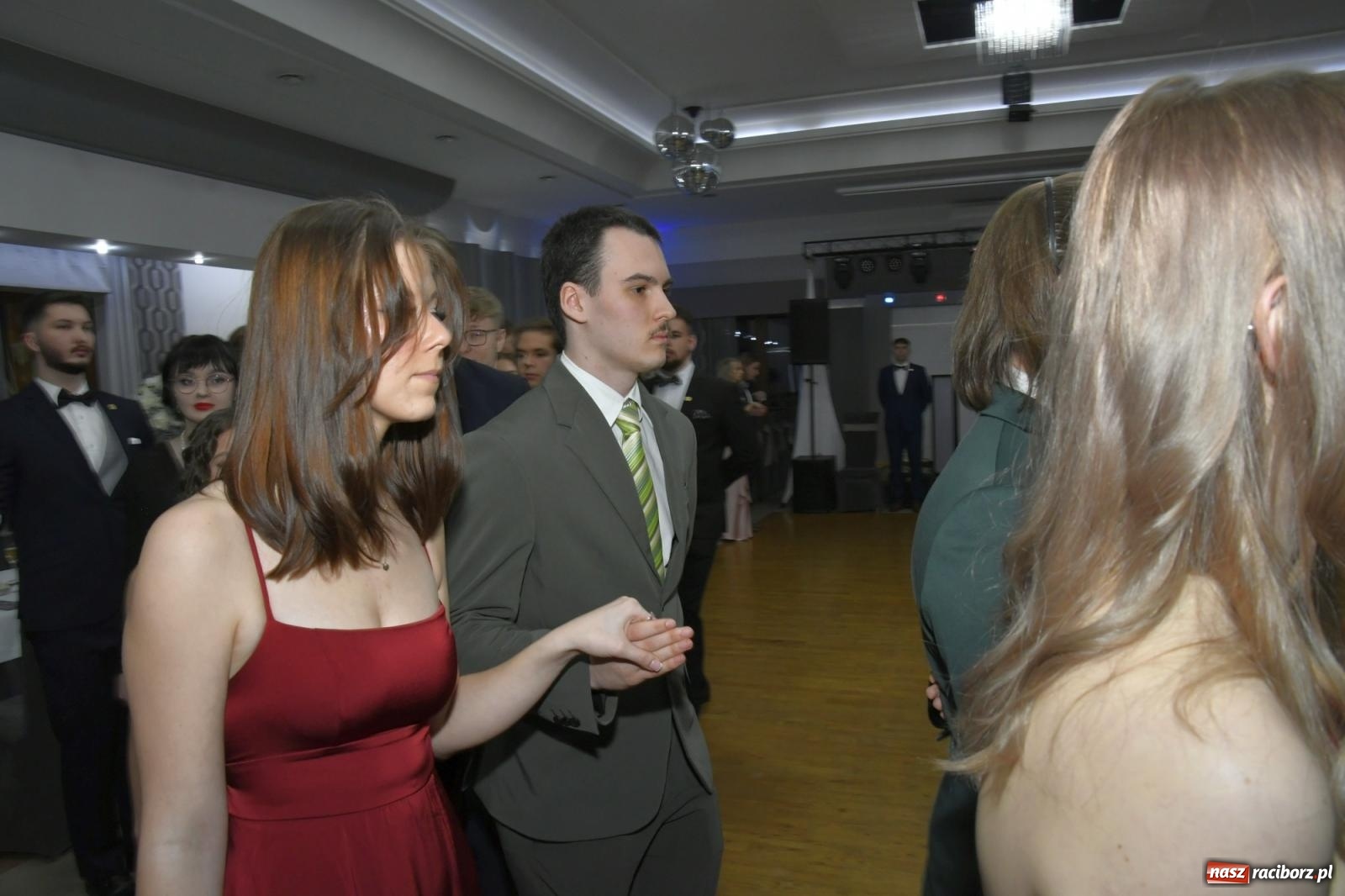 Zdjęcie w galerii na portalu naszraciborz.pl: Studniówka Mechanika - bawią się klasy 5b i 5d [FOTO i WIDEO] wiadomości z regionu