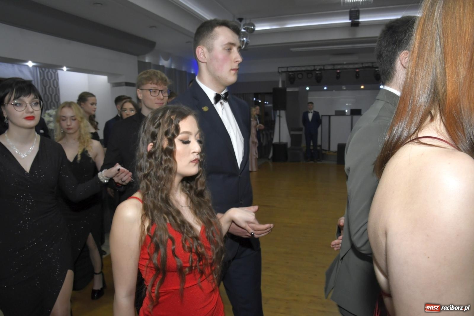 Zdjęcie w galerii na portalu naszraciborz.pl: Studniówka Mechanika - bawią się klasy 5b i 5d [FOTO i WIDEO] wiadomości z regionu