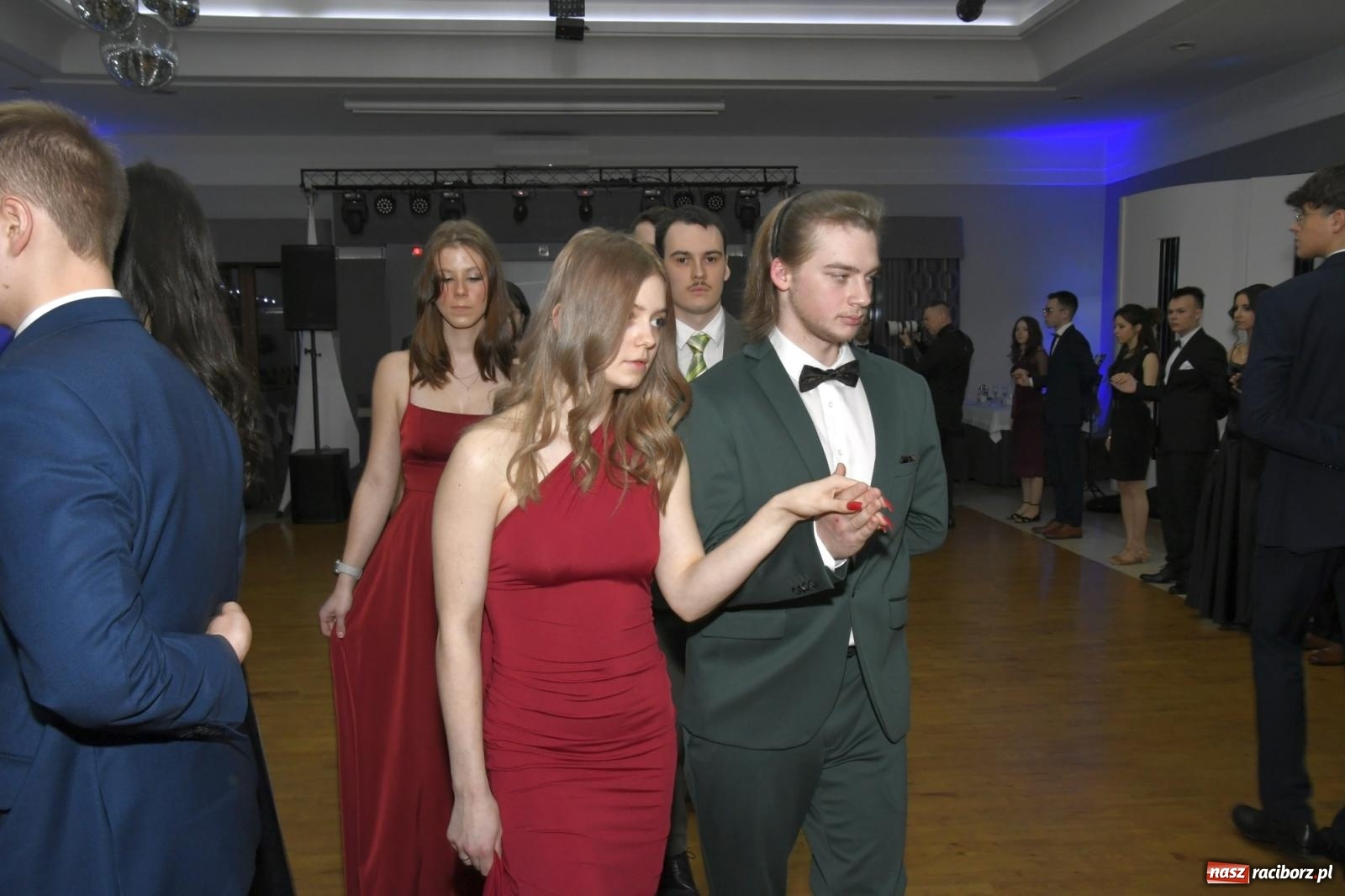 Zdjęcie w galerii na portalu naszraciborz.pl: Studniówka Mechanika - bawią się klasy 5b i 5d [FOTO i WIDEO] wiadomości z regionu