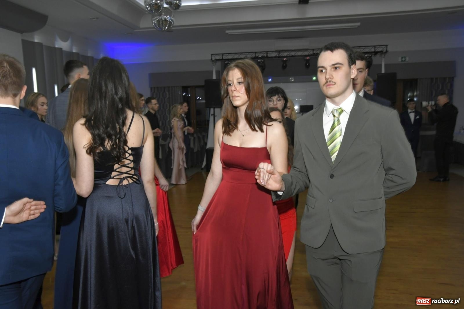 Zdjęcie w galerii na portalu naszraciborz.pl: Studniówka Mechanika - bawią się klasy 5b i 5d [FOTO i WIDEO] wiadomości z regionu