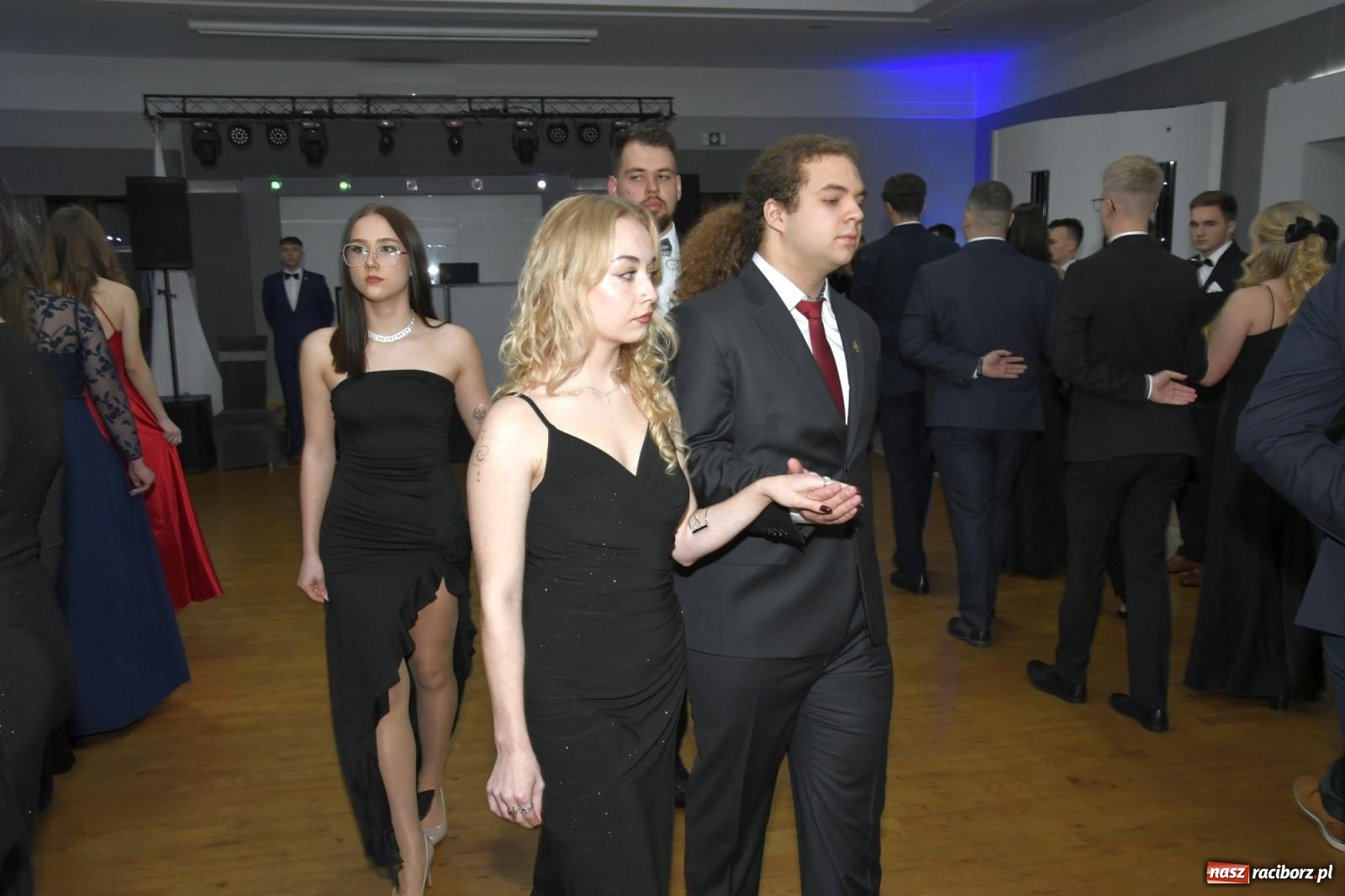 Zdjęcie w galerii na portalu naszraciborz.pl: Studniówka Mechanika - bawią się klasy 5b i 5d [FOTO i WIDEO] wiadomości z regionu