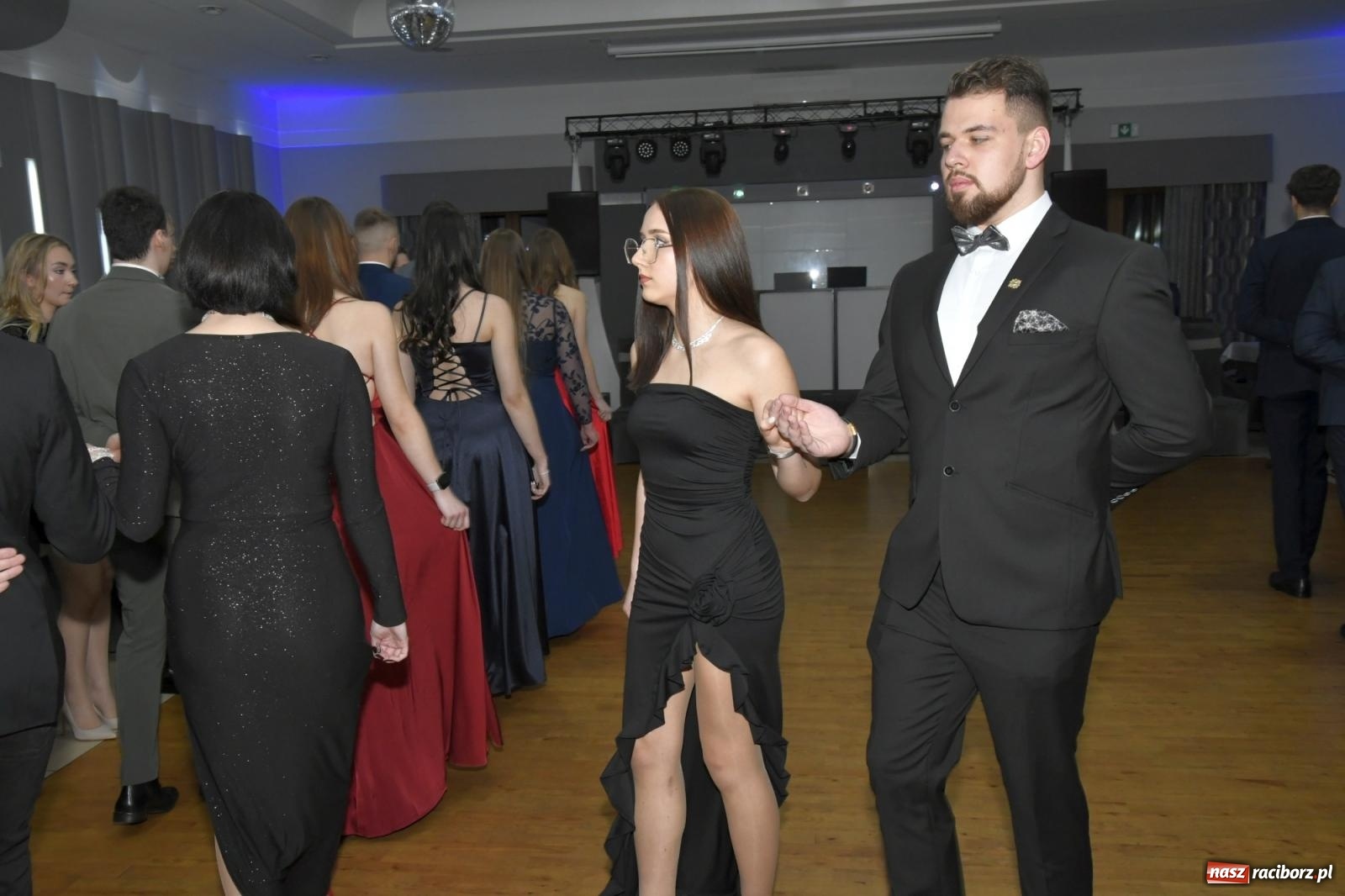 Zdjęcie w galerii na portalu naszraciborz.pl: Studniówka Mechanika - bawią się klasy 5b i 5d [FOTO i WIDEO] wiadomości z regionu