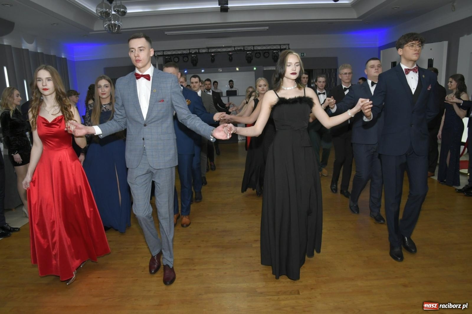 Zdjęcie w galerii na portalu naszraciborz.pl: Studniówka Mechanika - bawią się klasy 5b i 5d [FOTO i WIDEO] wiadomości z regionu