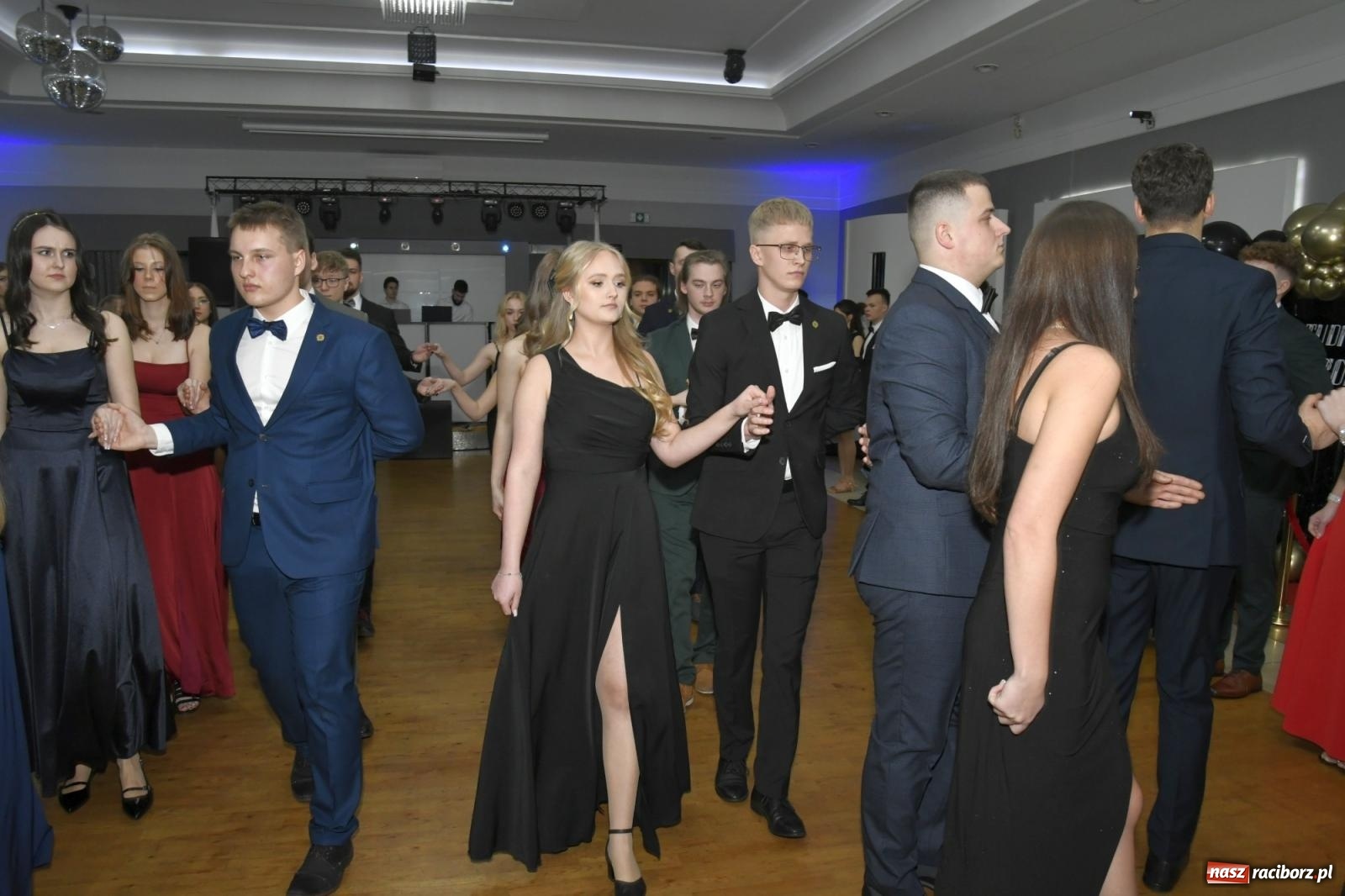 Zdjęcie w galerii na portalu naszraciborz.pl: Studniówka Mechanika - bawią się klasy 5b i 5d [FOTO i WIDEO] wiadomości z regionu