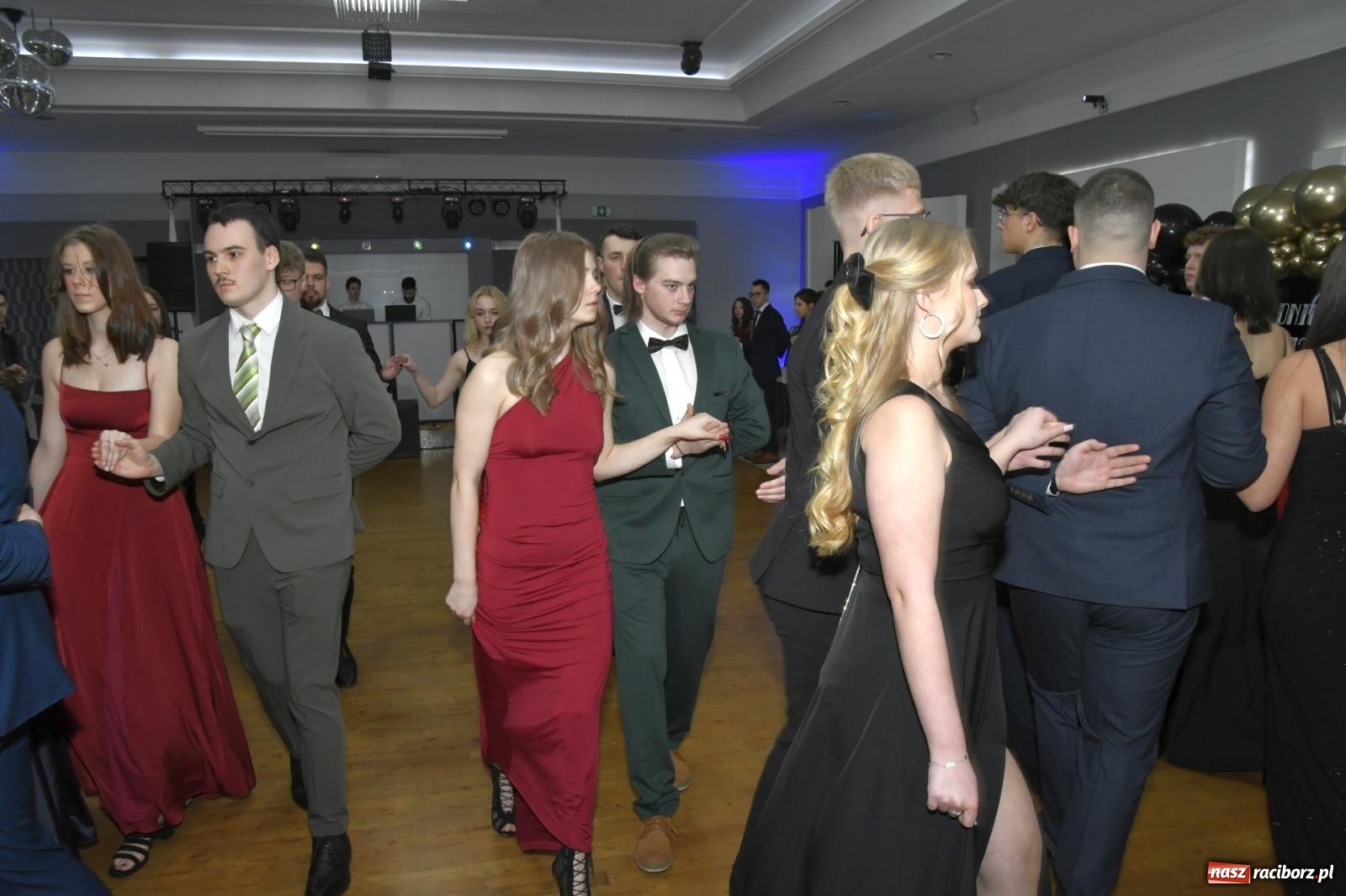 Zdjęcie w galerii na portalu naszraciborz.pl: Studniówka Mechanika - bawią się klasy 5b i 5d [FOTO i WIDEO] wiadomości z regionu