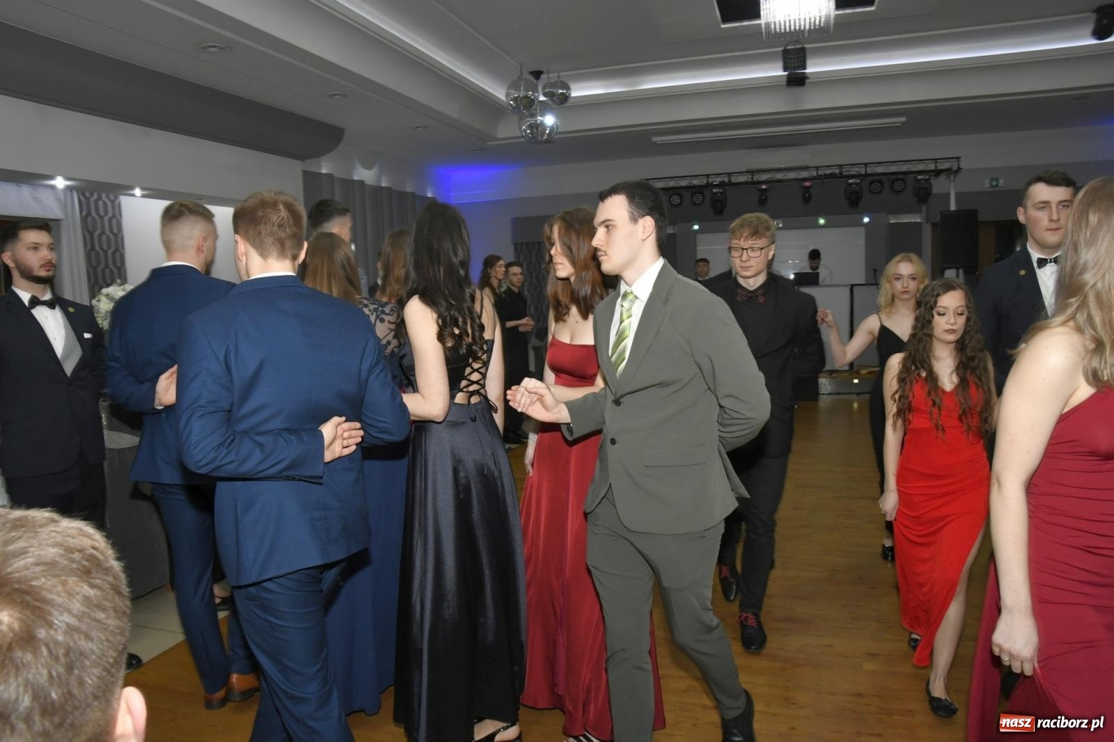 Zdjęcie w galerii na portalu naszraciborz.pl: Studniówka Mechanika - bawią się klasy 5b i 5d [FOTO i WIDEO] wiadomości z regionu