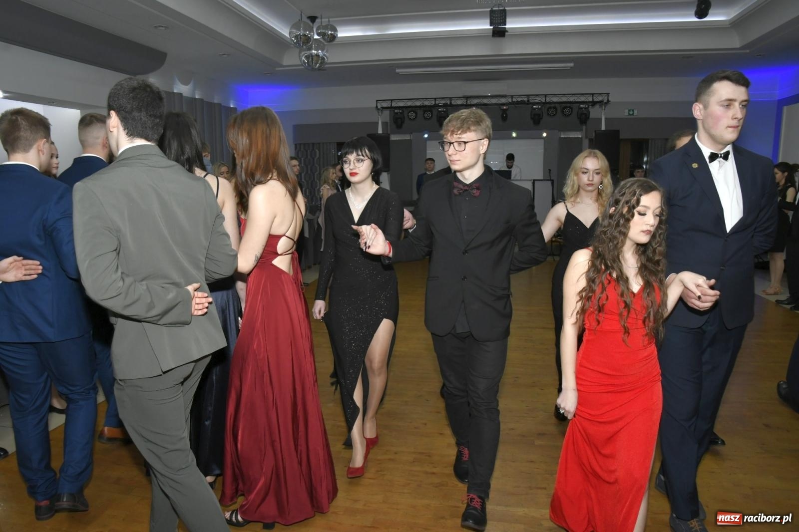 Zdjęcie w galerii na portalu naszraciborz.pl: Studniówka Mechanika - bawią się klasy 5b i 5d [FOTO i WIDEO] wiadomości z regionu