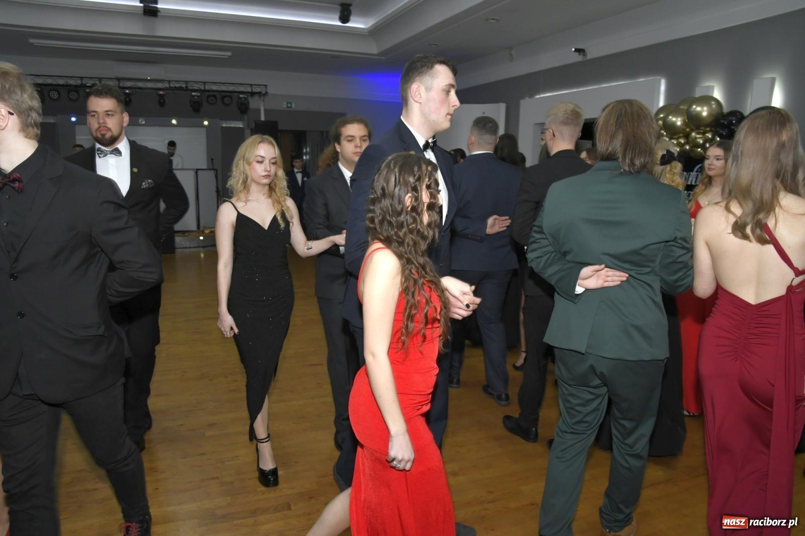 Zdjęcie w galerii na portalu naszraciborz.pl: Studniówka Mechanika - bawią się klasy 5b i 5d [FOTO i WIDEO] wiadomości z regionu