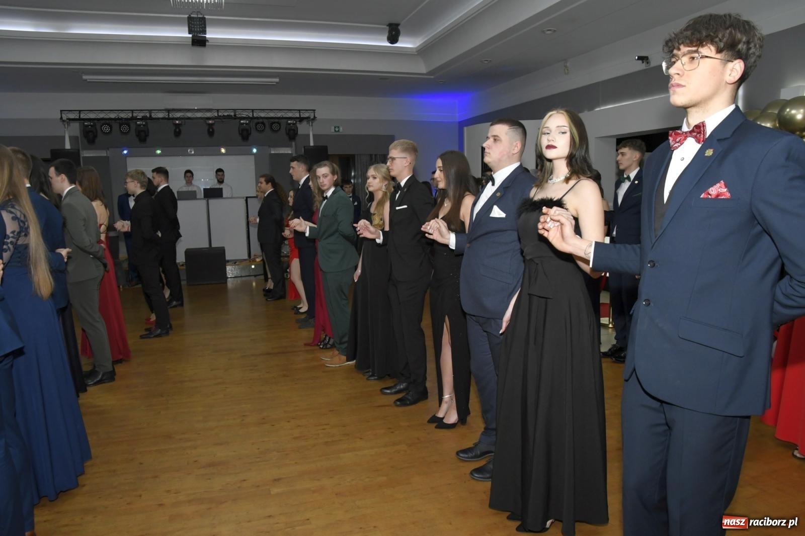 Zdjęcie w galerii na portalu naszraciborz.pl: Studniówka Mechanika - bawią się klasy 5b i 5d [FOTO i WIDEO] wiadomości z regionu