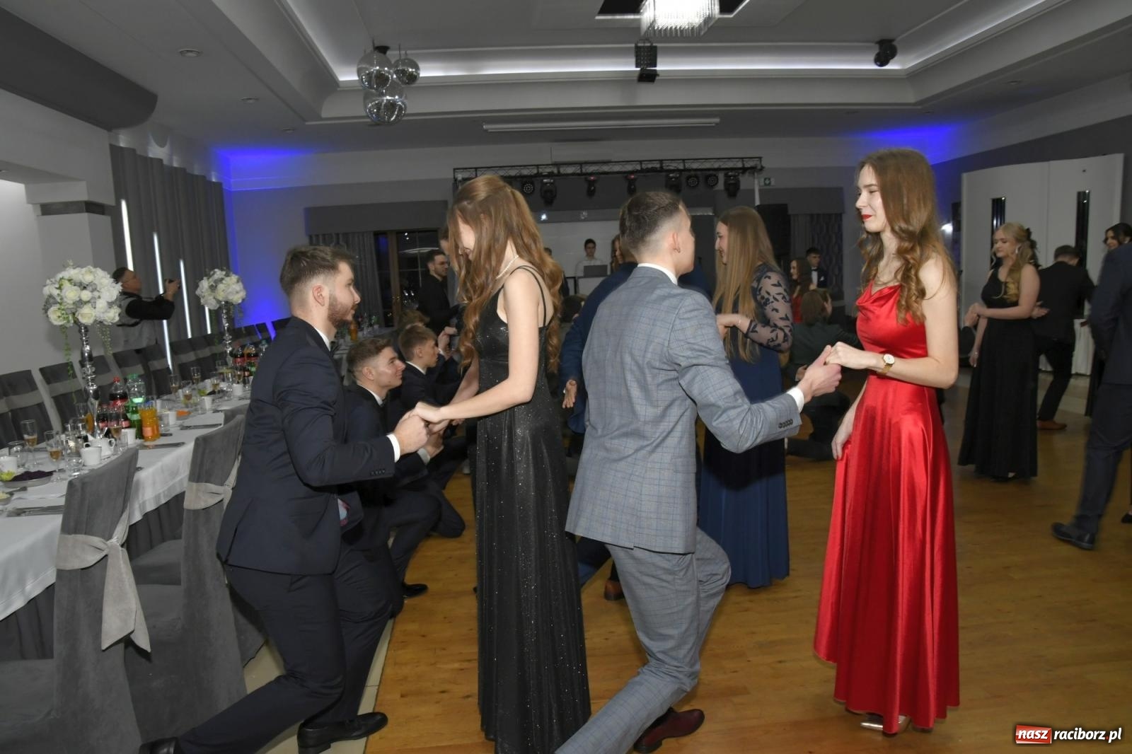 Zdjęcie w galerii na portalu naszraciborz.pl: Studniówka Mechanika - bawią się klasy 5b i 5d [FOTO i WIDEO] wiadomości z regionu