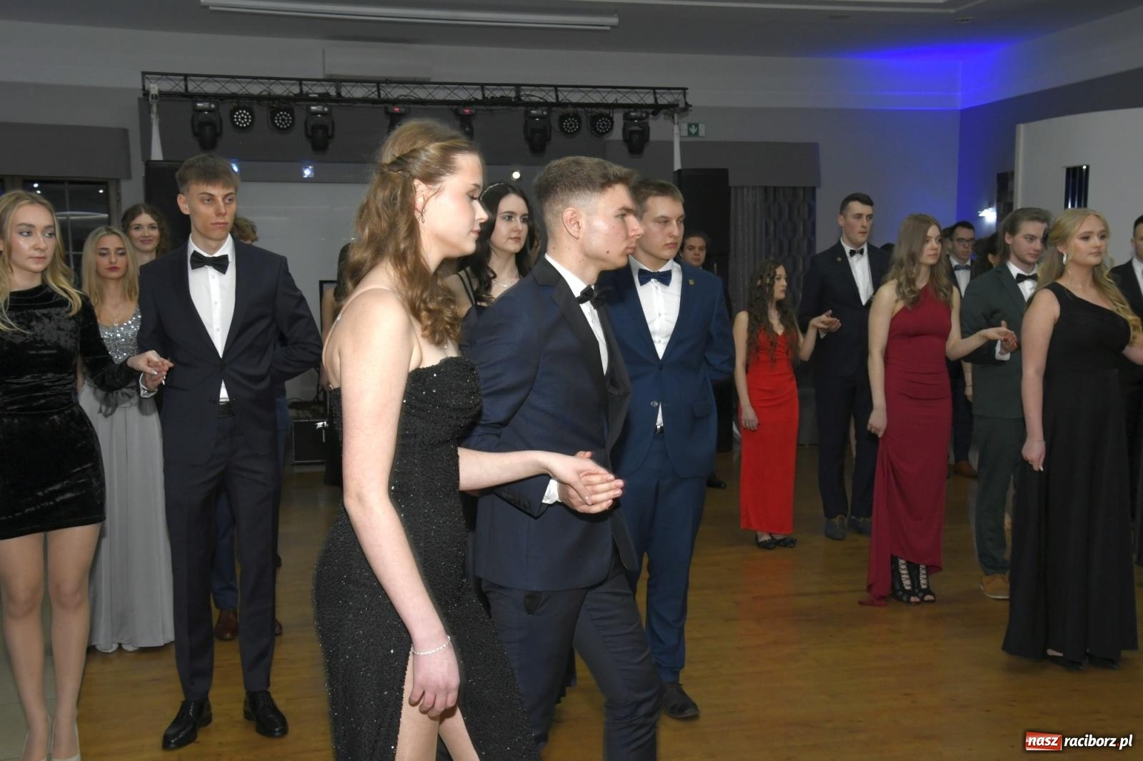 Zdjęcie w galerii na portalu naszraciborz.pl: Studniówka Mechanika - bawią się klasy 5b i 5d [FOTO i WIDEO] wiadomości z regionu