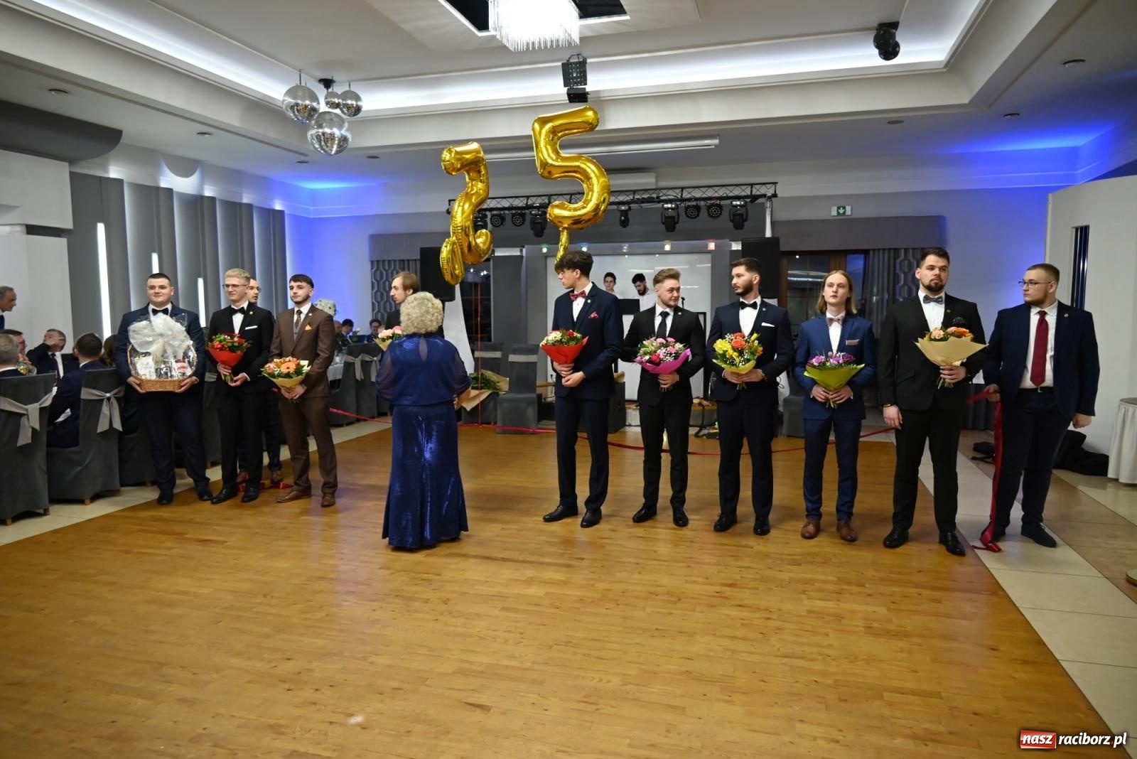 Zdjęcie w galerii na portalu naszraciborz.pl: Studniówka Mechanika - bawią się klasy 5b i 5d [FOTO i WIDEO] wiadomości z regionu