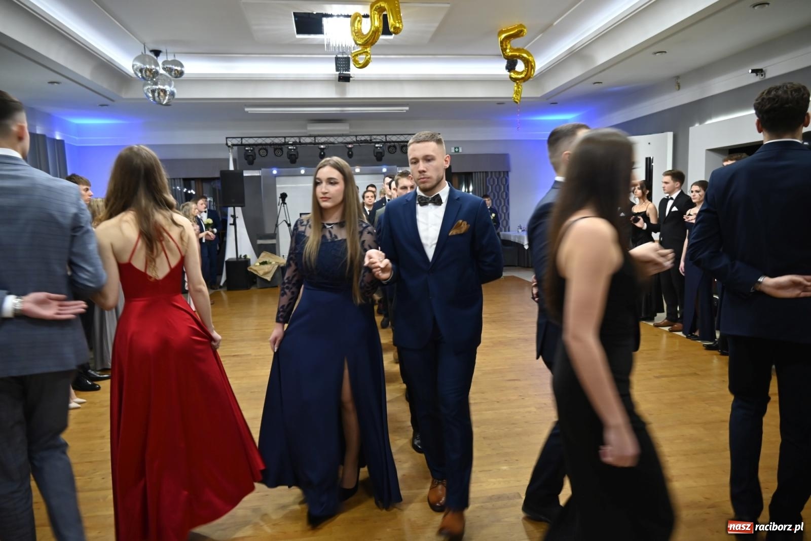 Zdjęcie w galerii na portalu naszraciborz.pl: Studniówka Mechanika - bawią się klasy 5b i 5d [FOTO i WIDEO] wiadomości z regionu