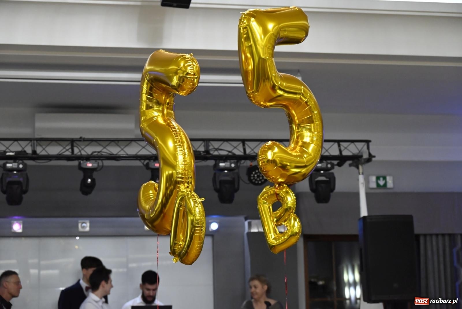 Zdjęcie w galerii na portalu naszraciborz.pl: Studniówka Mechanika - bawią się klasy 5b i 5d [FOTO i WIDEO] wiadomości z regionu