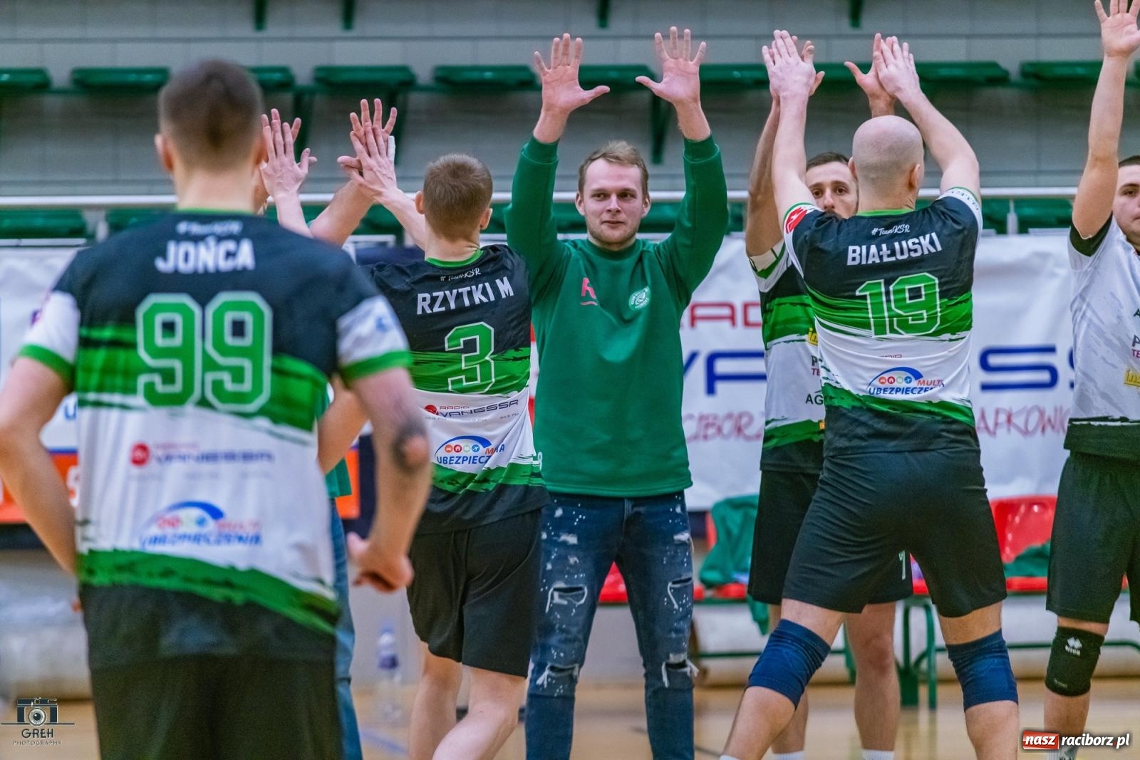 Zdjęcie w galerii na portalu naszraciborz.pl: Z perypetiami, ale za trzy punkty. KS Racibórz nadal w grze [FOTO] wiadomości z regionu