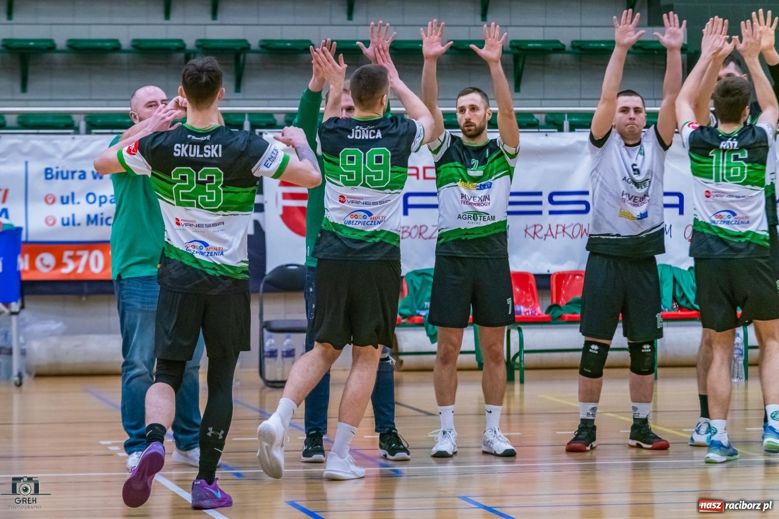 Zdjęcie w galerii na portalu naszraciborz.pl: Z perypetiami, ale za trzy punkty. KS Racibórz nadal w grze [FOTO] wiadomości z regionu