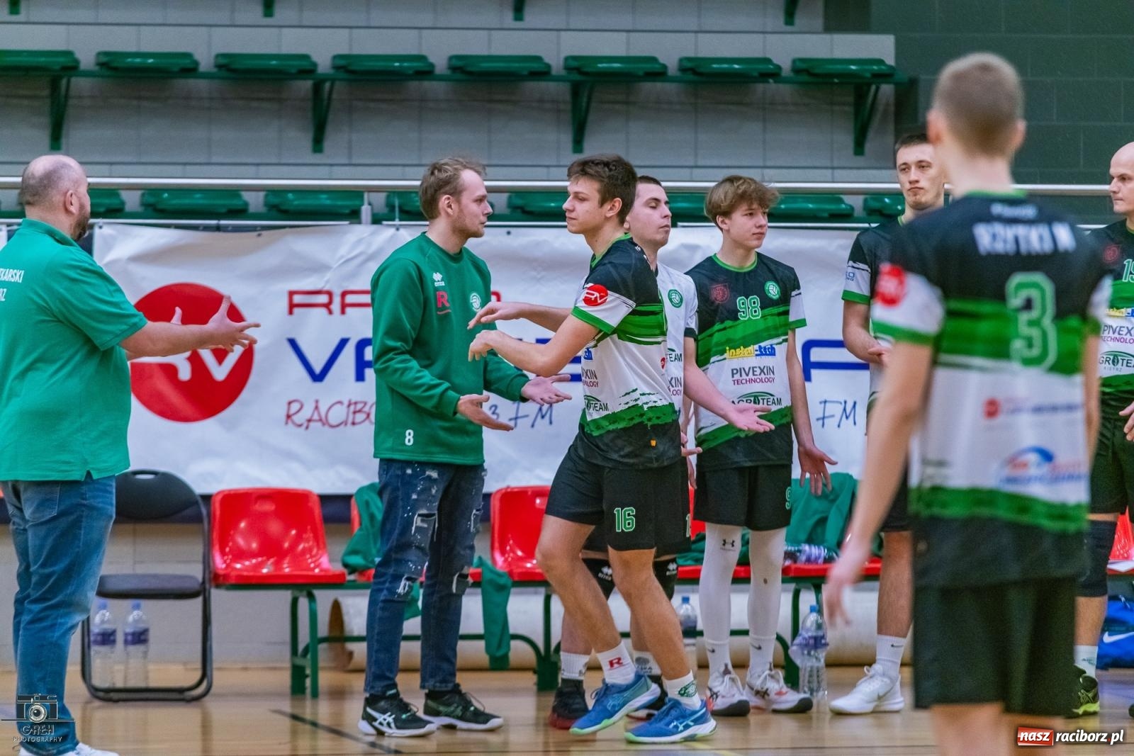 Zdjęcie w galerii na portalu naszraciborz.pl: Z perypetiami, ale za trzy punkty. KS Racibórz nadal w grze [FOTO] wiadomości z regionu