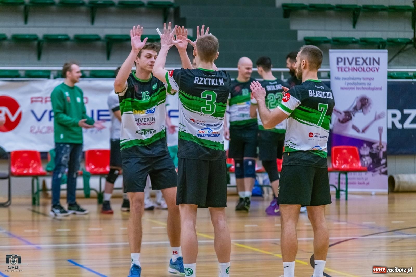 Zdjęcie w galerii na portalu naszraciborz.pl: Z perypetiami, ale za trzy punkty. KS Racibórz nadal w grze [FOTO] wiadomości z regionu