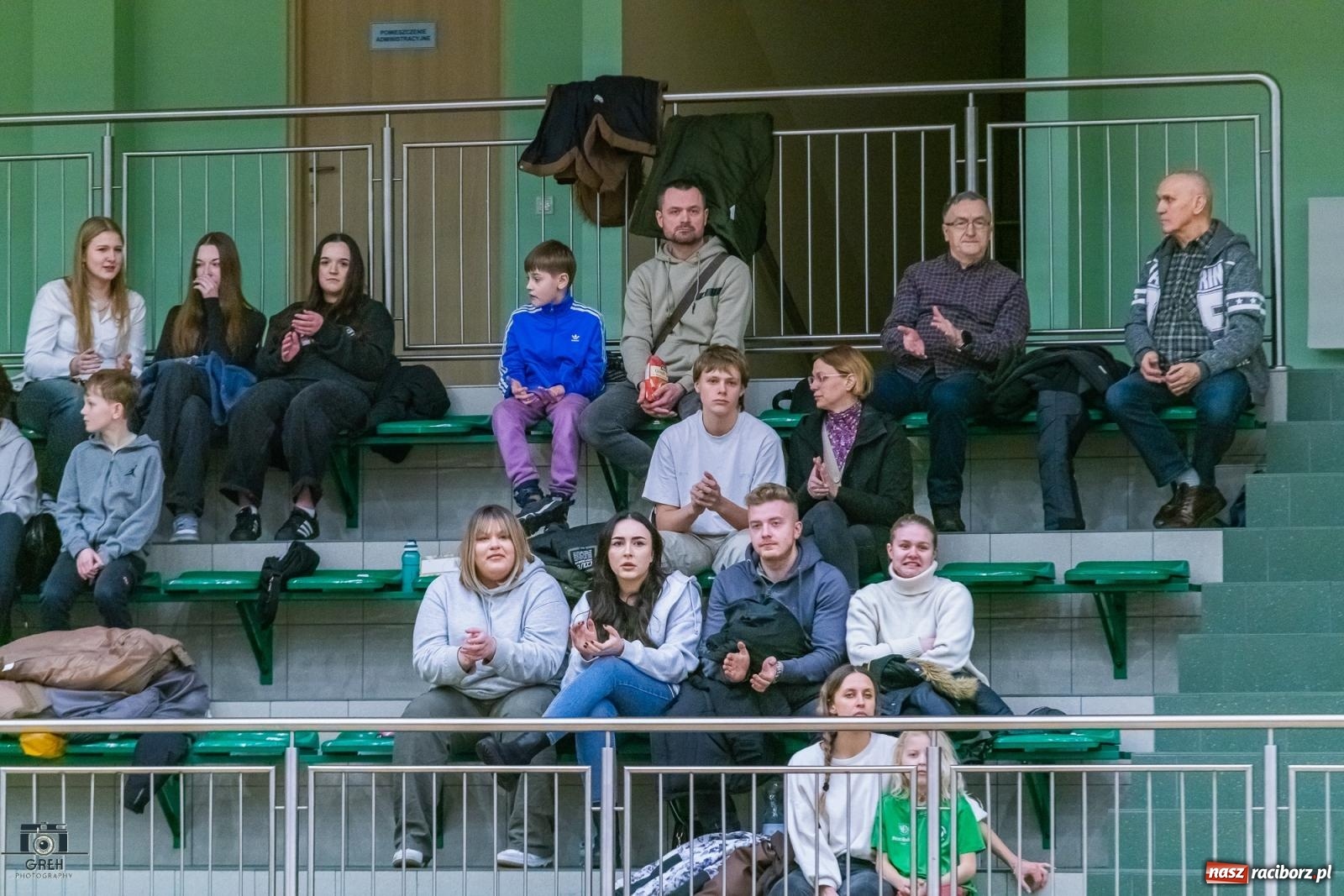 Zdjęcie w galerii na portalu naszraciborz.pl: Z perypetiami, ale za trzy punkty. KS Racibórz nadal w grze [FOTO] wiadomości z regionu