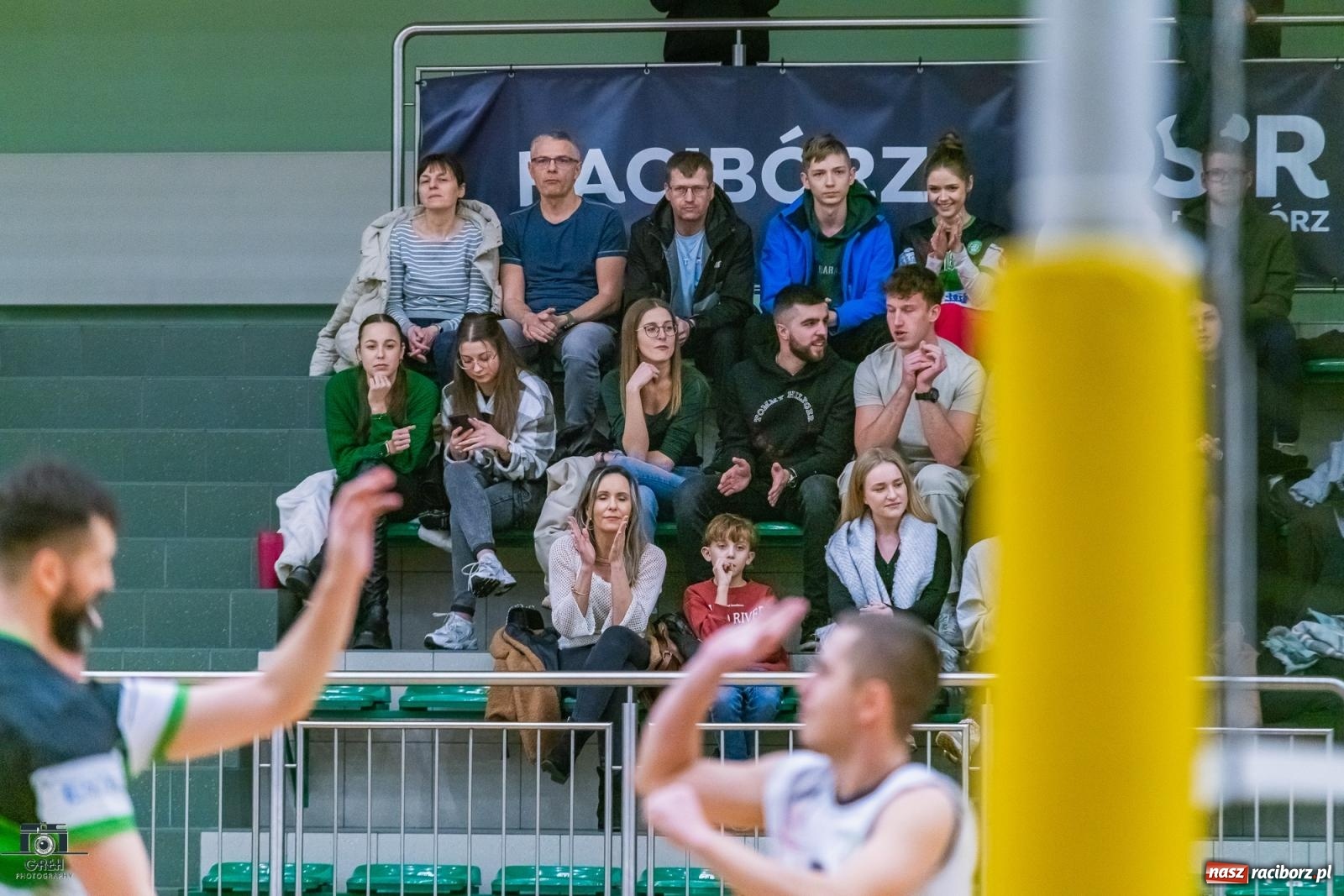 Zdjęcie w galerii na portalu naszraciborz.pl: Z perypetiami, ale za trzy punkty. KS Racibórz nadal w grze [FOTO] wiadomości z regionu