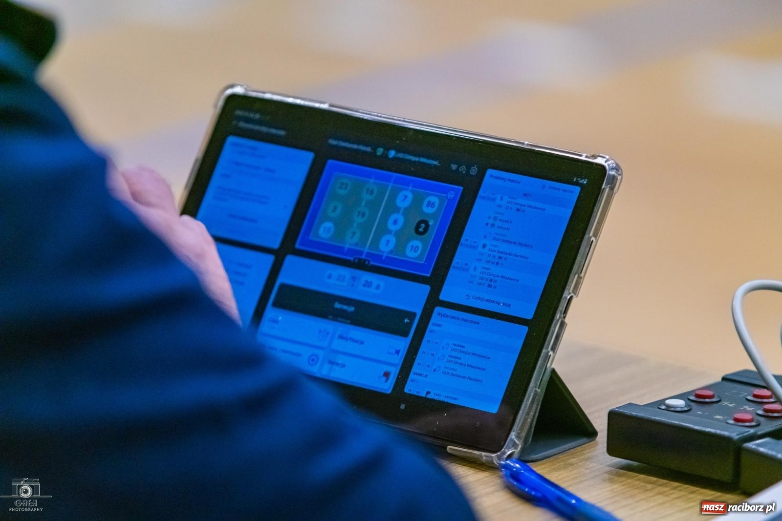 Zdjęcie w galerii na portalu naszraciborz.pl: Z perypetiami, ale za trzy punkty. KS Racibórz nadal w grze [FOTO] wiadomości z regionu