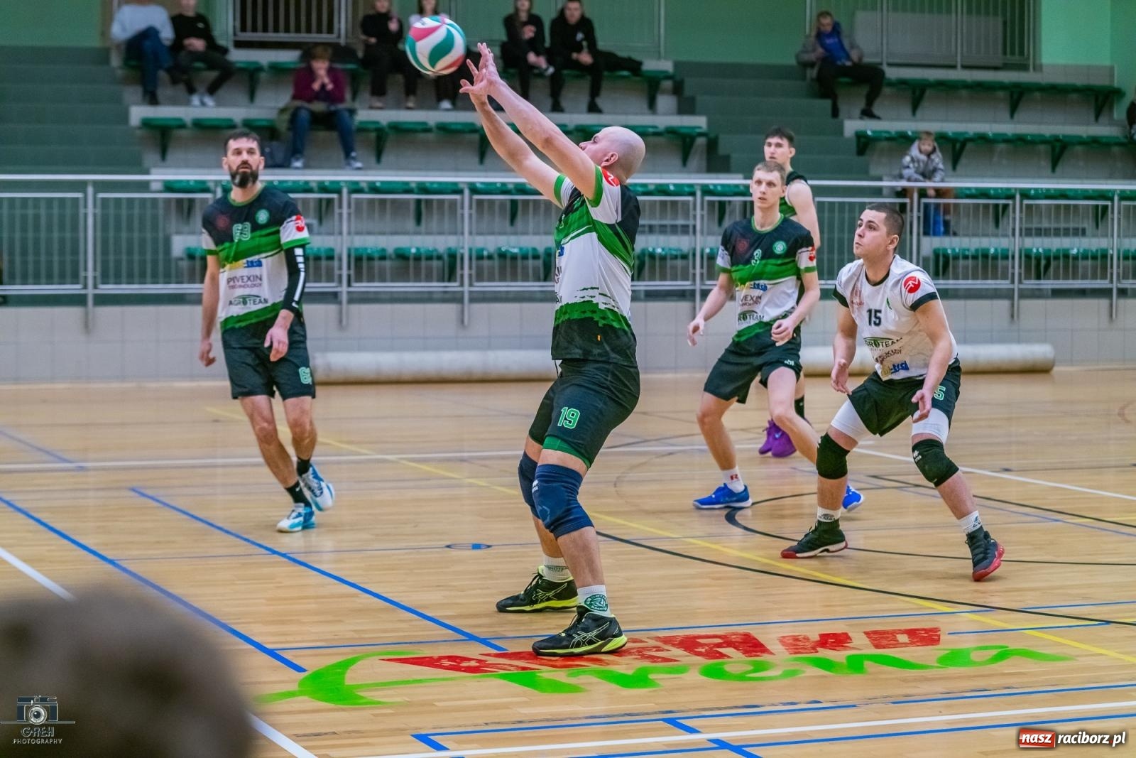 Zdjęcie w galerii na portalu naszraciborz.pl: Z perypetiami, ale za trzy punkty. KS Racibórz nadal w grze [FOTO] wiadomości z regionu