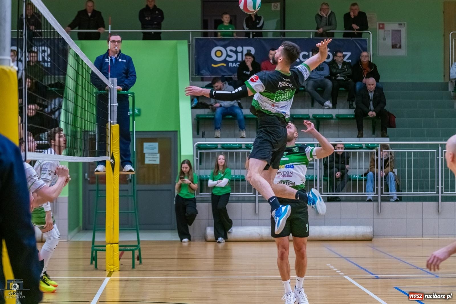 Zdjęcie w galerii na portalu naszraciborz.pl: Z perypetiami, ale za trzy punkty. KS Racibórz nadal w grze [FOTO] wiadomości z regionu