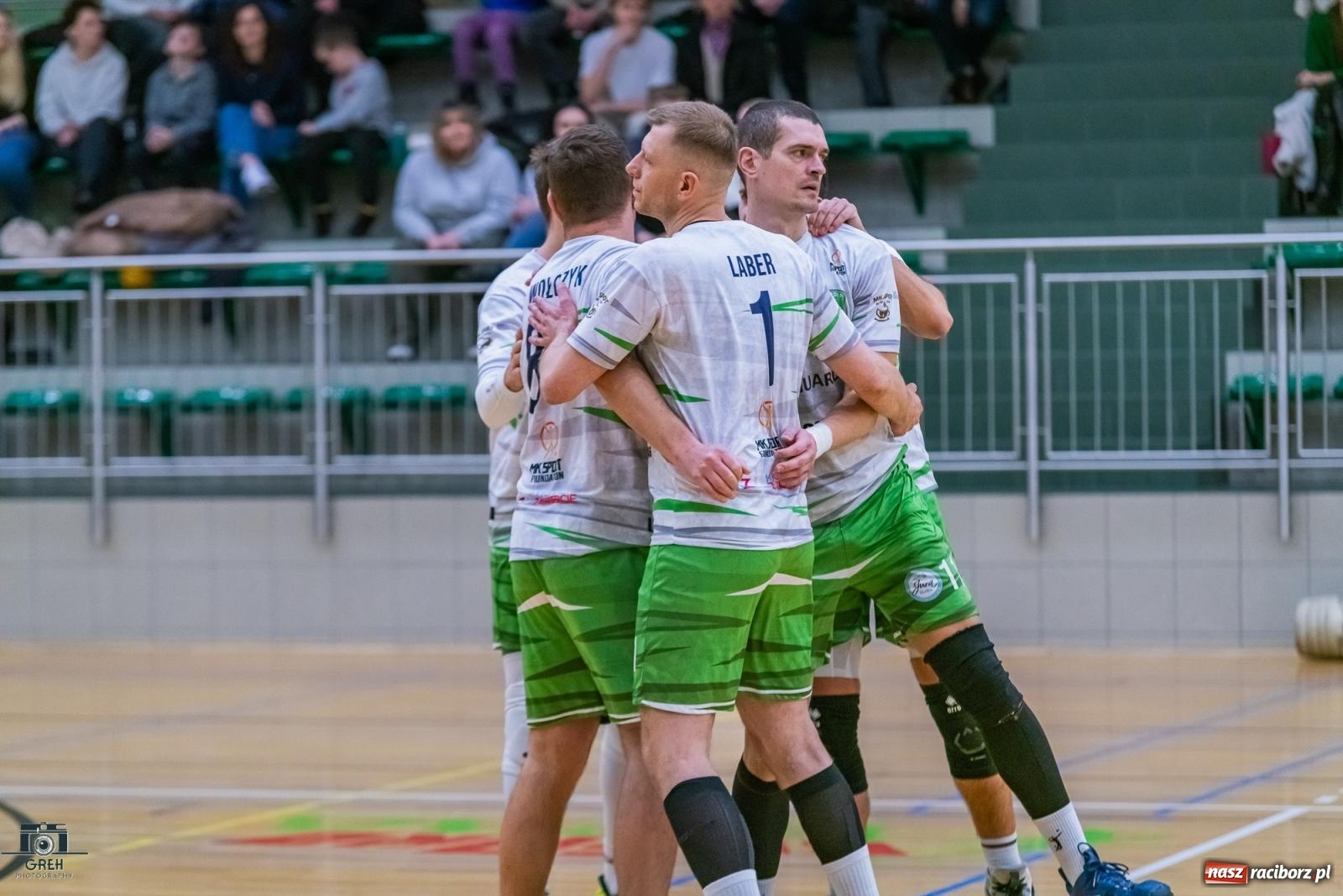 Zdjęcie w galerii na portalu naszraciborz.pl: Z perypetiami, ale za trzy punkty. KS Racibórz nadal w grze [FOTO] wiadomości z regionu