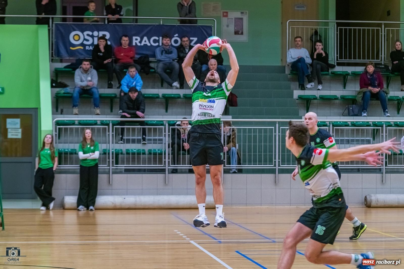 Zdjęcie w galerii na portalu naszraciborz.pl: Z perypetiami, ale za trzy punkty. KS Racibórz nadal w grze [FOTO] wiadomości z regionu