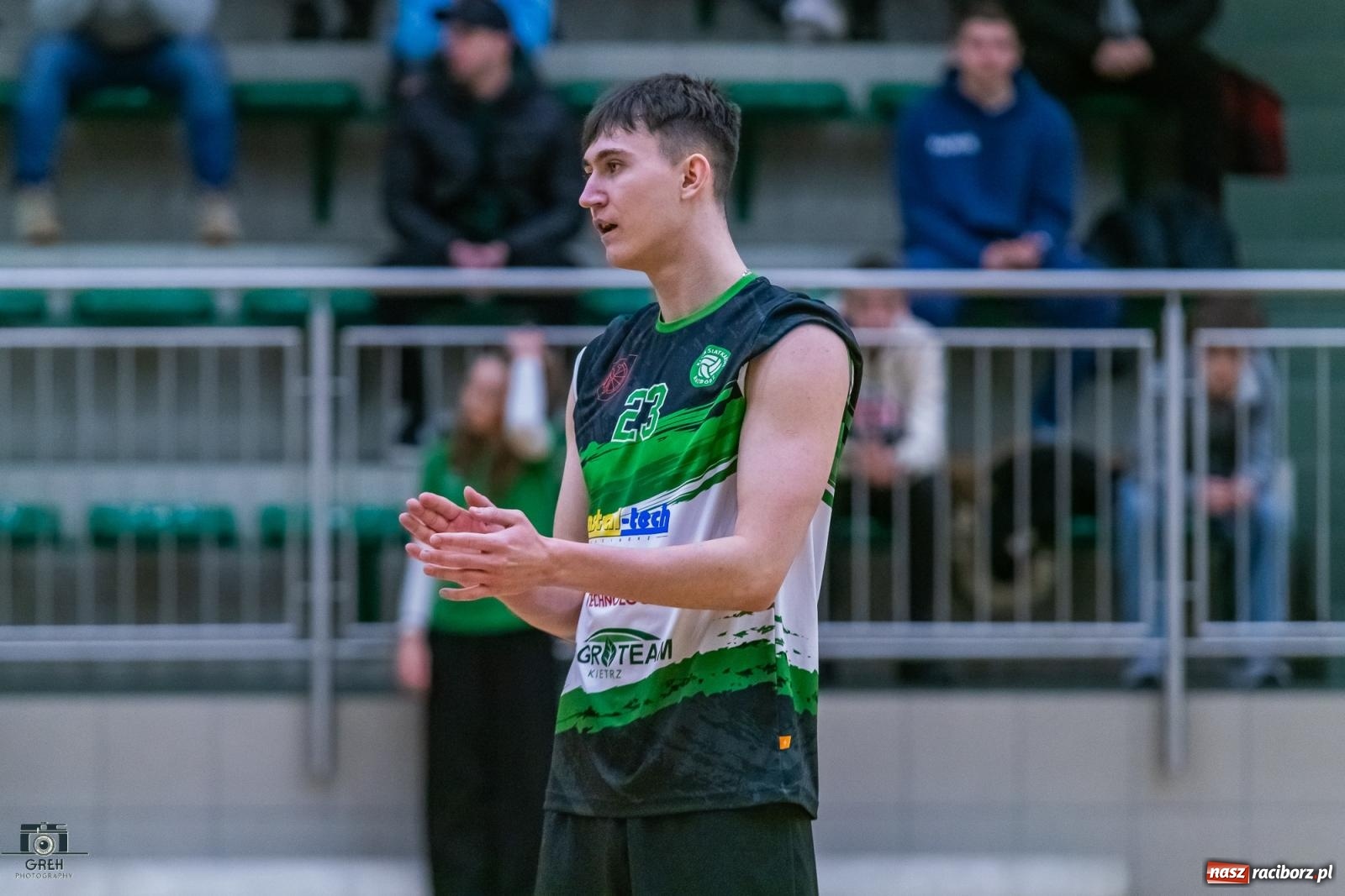 Zdjęcie w galerii na portalu naszraciborz.pl: Z perypetiami, ale za trzy punkty. KS Racibórz nadal w grze [FOTO] wiadomości z regionu