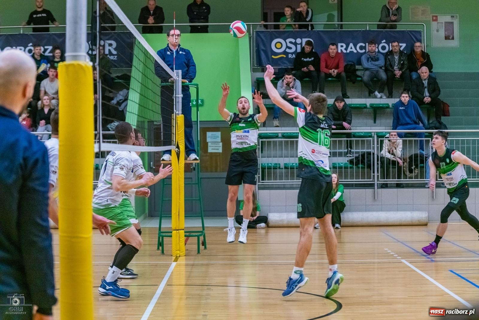 Zdjęcie w galerii na portalu naszraciborz.pl: Z perypetiami, ale za trzy punkty. KS Racibórz nadal w grze [FOTO] wiadomości z regionu