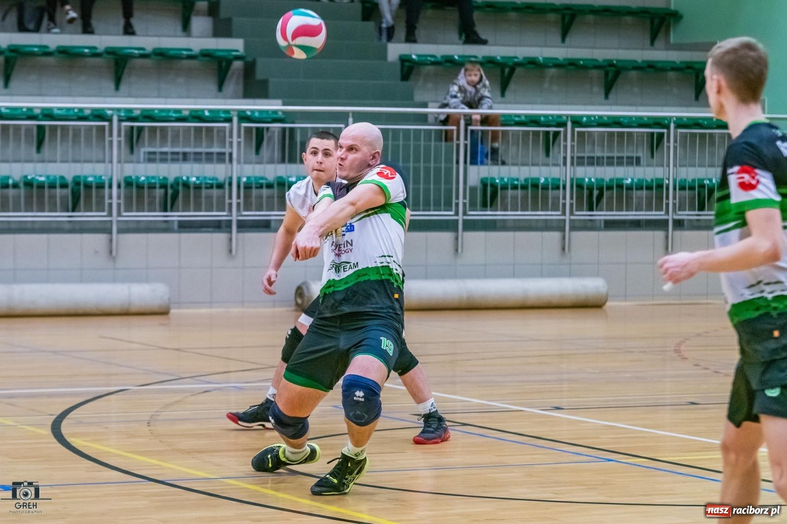Zdjęcie w galerii na portalu naszraciborz.pl: Z perypetiami, ale za trzy punkty. KS Racibórz nadal w grze [FOTO] wiadomości z regionu
