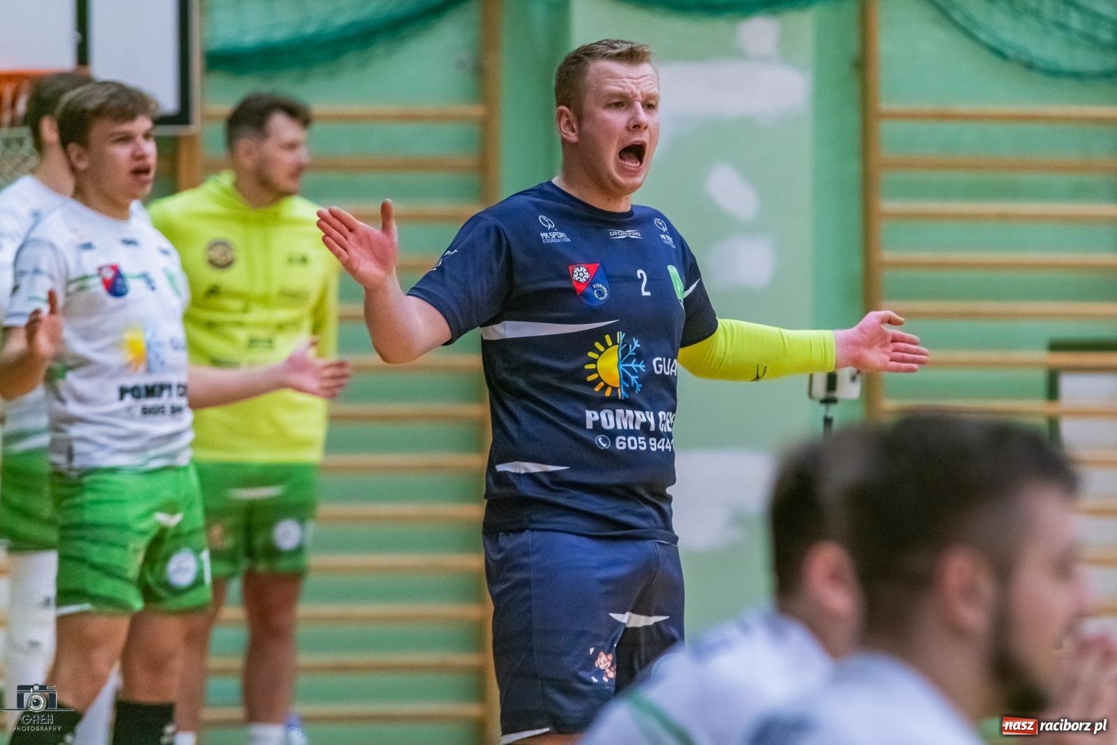 Zdjęcie w galerii na portalu naszraciborz.pl: Z perypetiami, ale za trzy punkty. KS Racibórz nadal w grze [FOTO] wiadomości z regionu