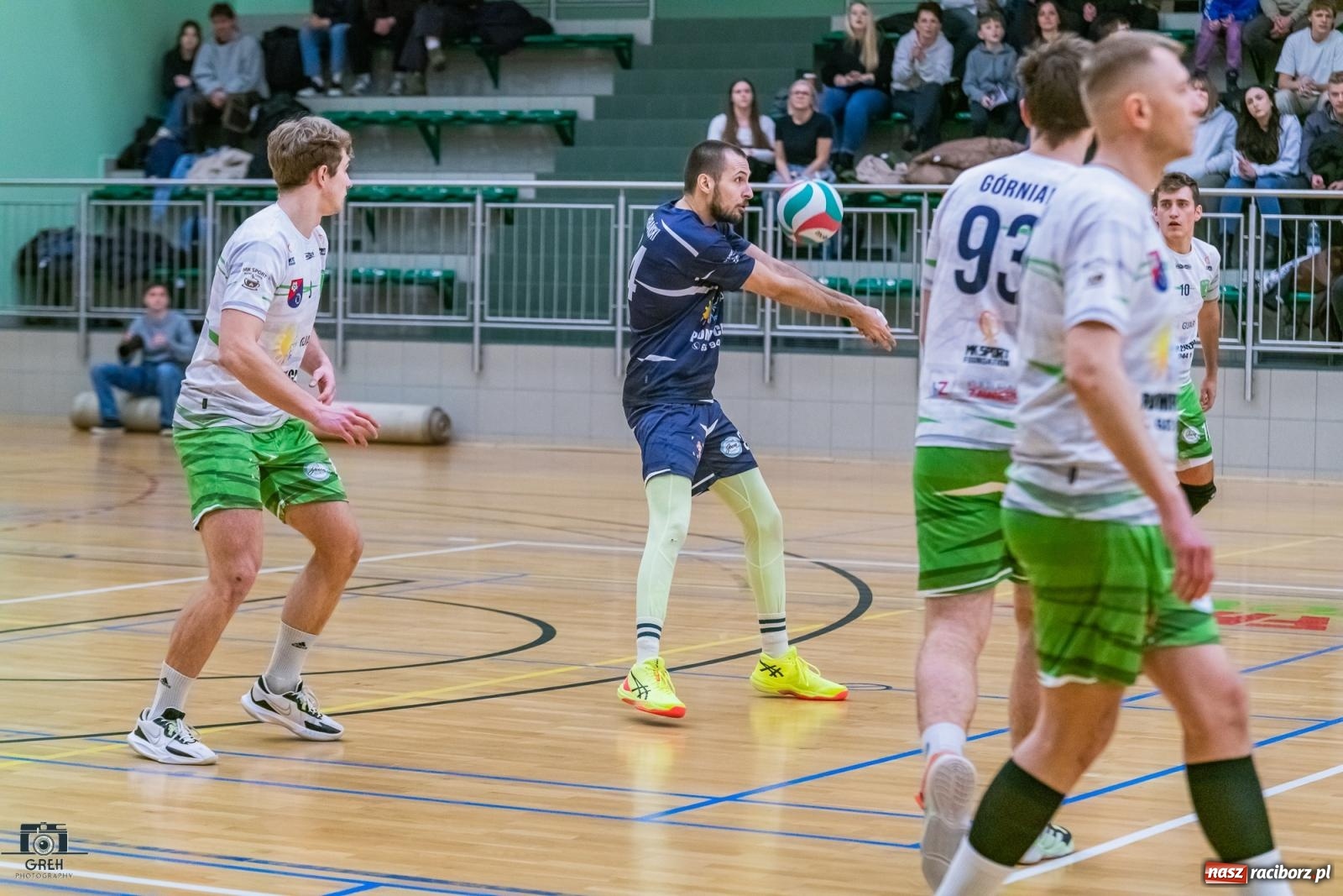 Zdjęcie w galerii na portalu naszraciborz.pl: Z perypetiami, ale za trzy punkty. KS Racibórz nadal w grze [FOTO] wiadomości z regionu