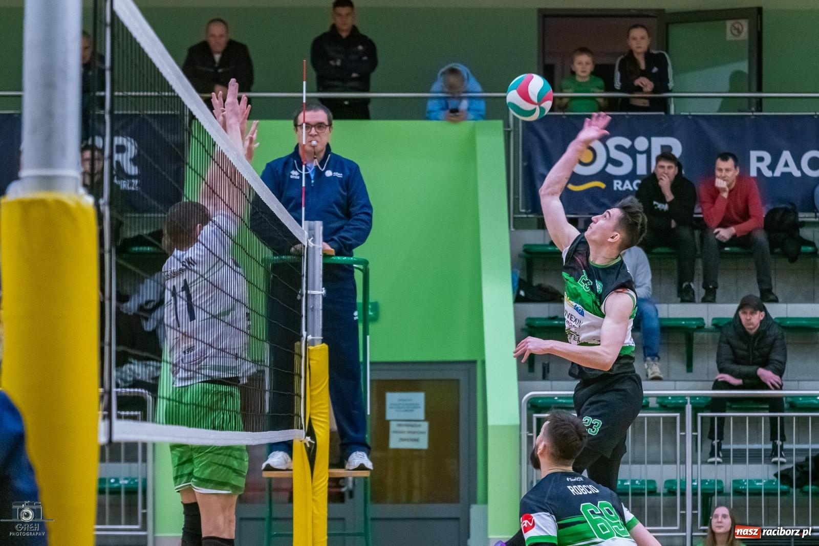 Zdjęcie w galerii na portalu naszraciborz.pl: Z perypetiami, ale za trzy punkty. KS Racibórz nadal w grze [FOTO] wiadomości z regionu