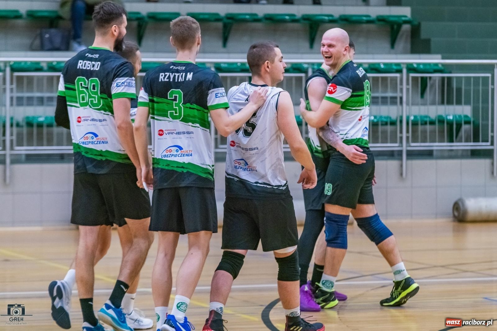 Zdjęcie w galerii na portalu naszraciborz.pl: Z perypetiami, ale za trzy punkty. KS Racibórz nadal w grze [FOTO] wiadomości z regionu