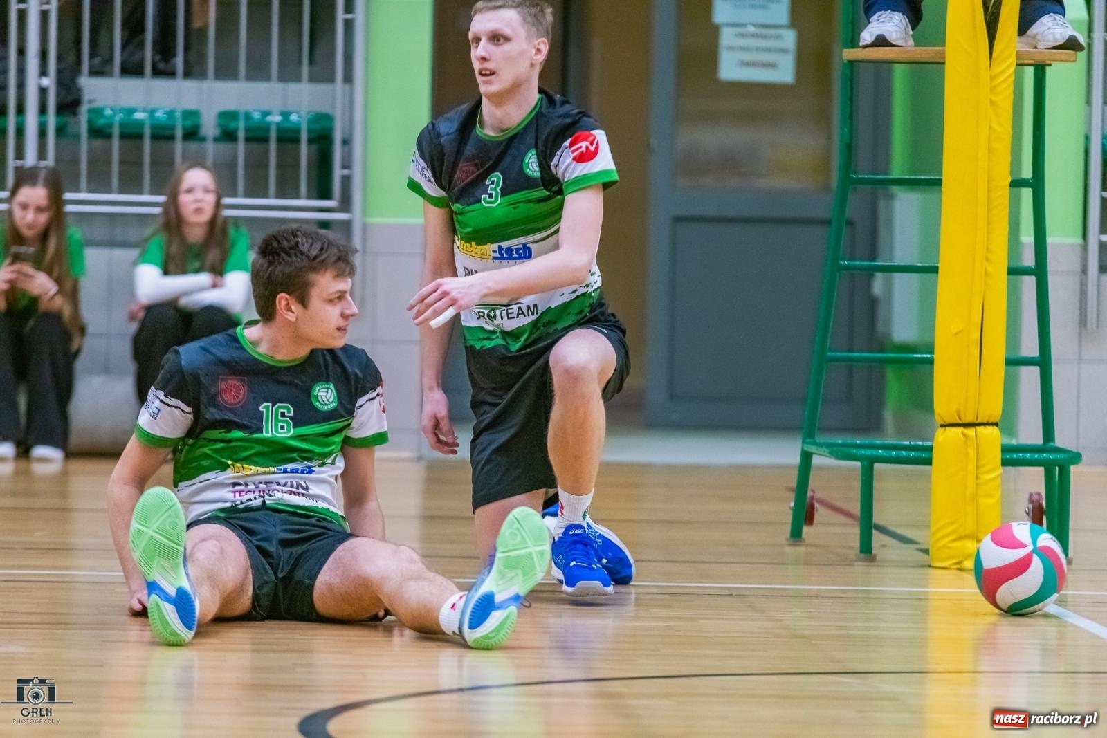 Zdjęcie w galerii na portalu naszraciborz.pl: Z perypetiami, ale za trzy punkty. KS Racibórz nadal w grze [FOTO] wiadomości z regionu