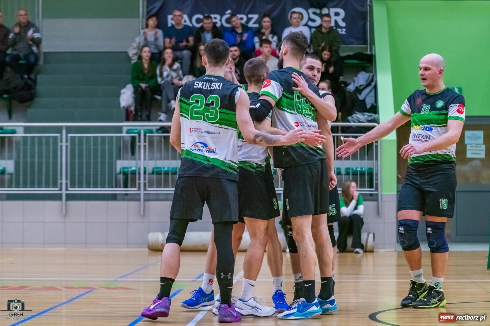 Zdjęcie w galerii na portalu naszraciborz.pl: Z perypetiami, ale za trzy punkty. KS Racibórz nadal w grze [FOTO] wiadomości z regionu