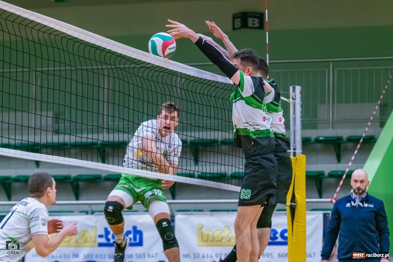 Zdjęcie w galerii na portalu naszraciborz.pl: Z perypetiami, ale za trzy punkty. KS Racibórz nadal w grze [FOTO] wiadomości z regionu