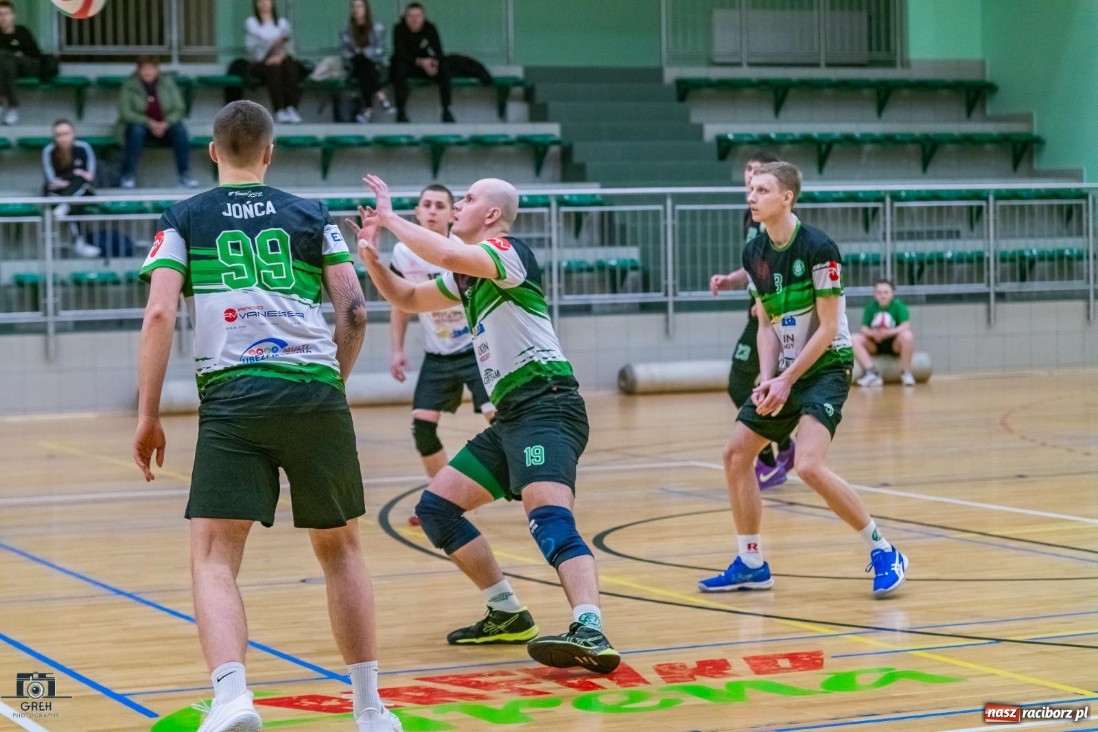 Zdjęcie w galerii na portalu naszraciborz.pl: Z perypetiami, ale za trzy punkty. KS Racibórz nadal w grze [FOTO] wiadomości z regionu