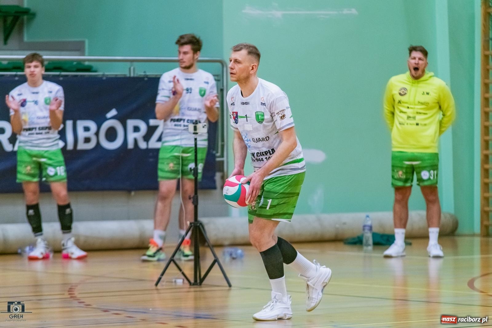 Zdjęcie w galerii na portalu naszraciborz.pl: Z perypetiami, ale za trzy punkty. KS Racibórz nadal w grze [FOTO] wiadomości z regionu