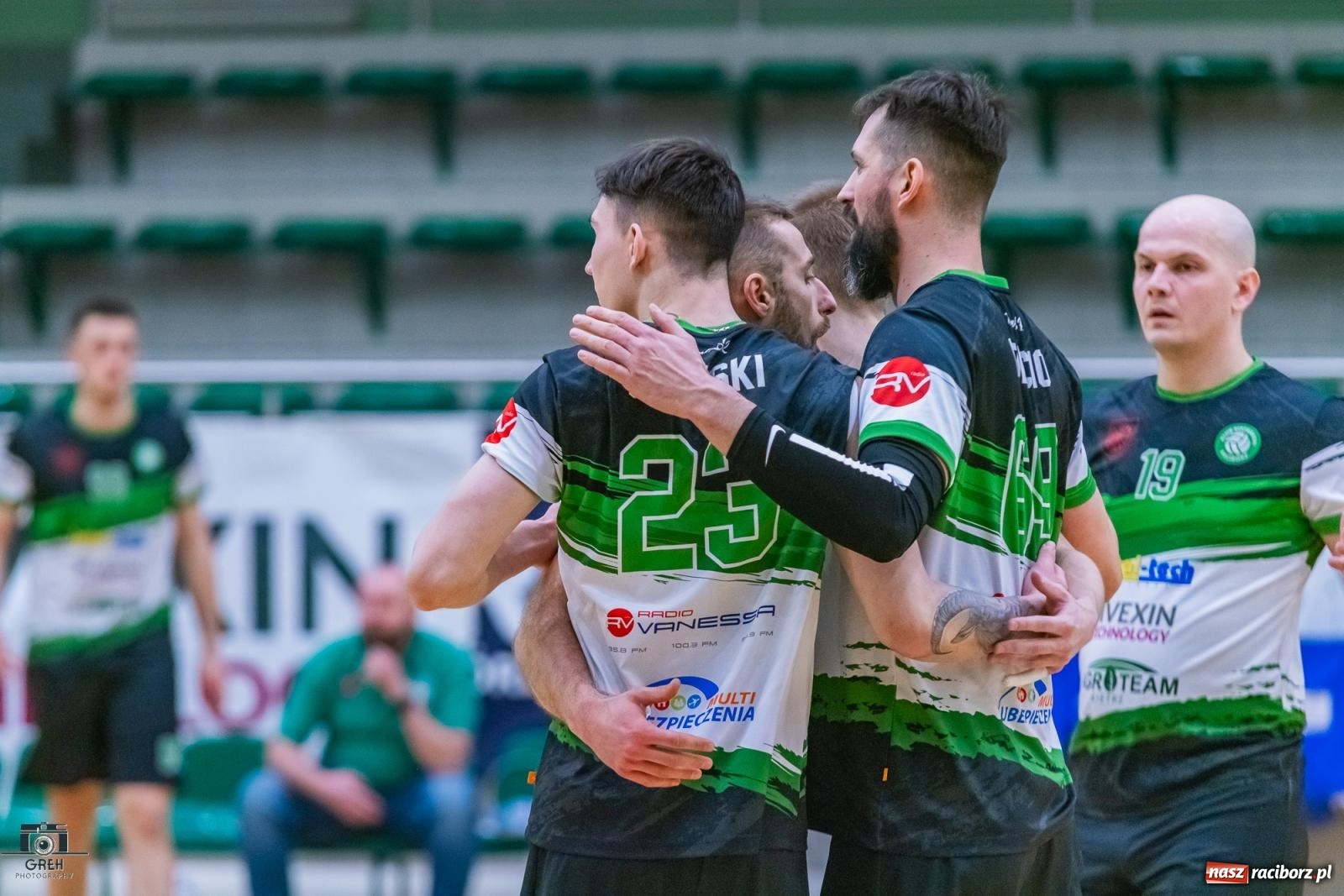 Zdjęcie w galerii na portalu naszraciborz.pl: Z perypetiami, ale za trzy punkty. KS Racibórz nadal w grze [FOTO] wiadomości z regionu