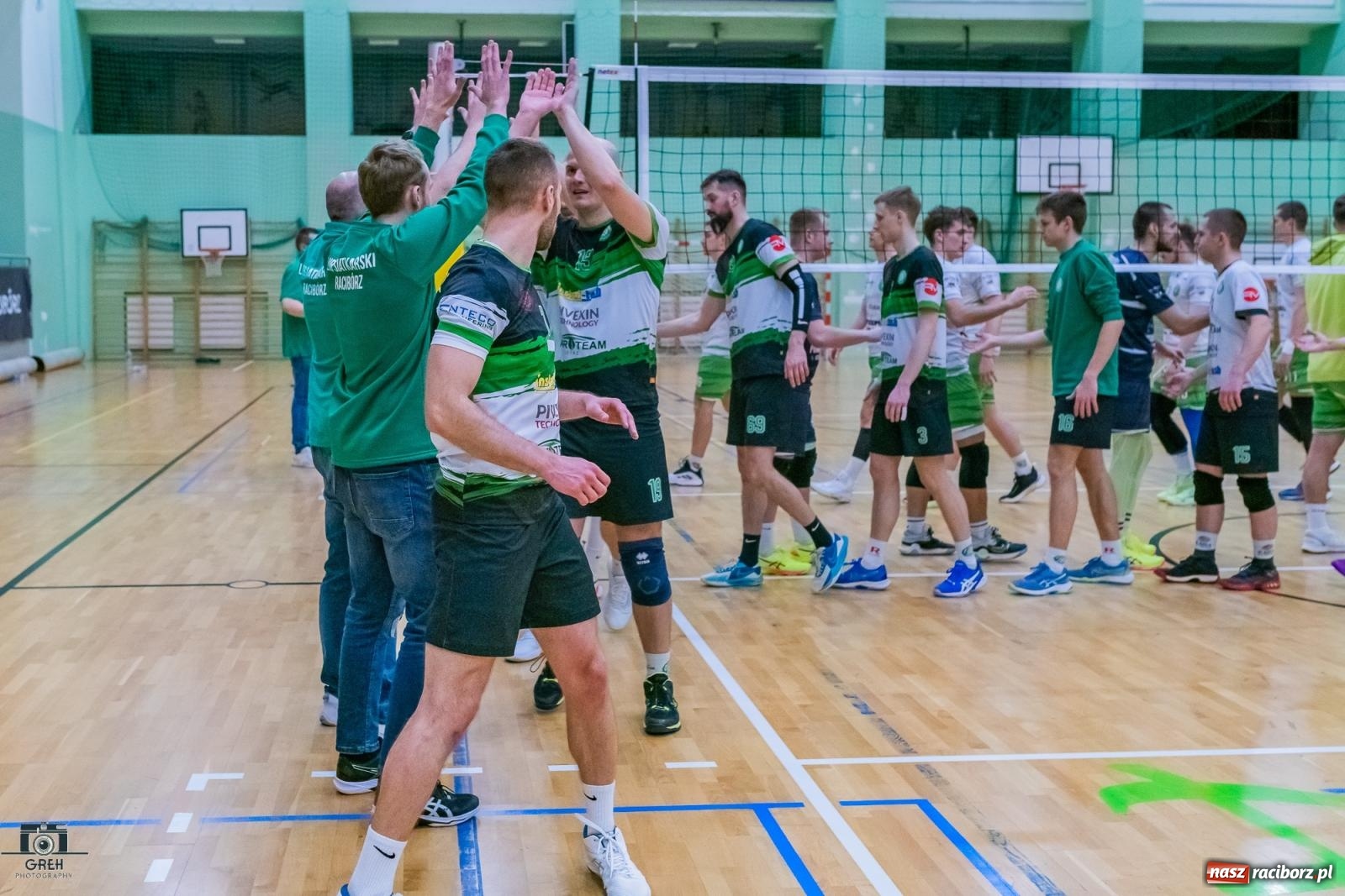 Zdjęcie w galerii na portalu naszraciborz.pl: Z perypetiami, ale za trzy punkty. KS Racibórz nadal w grze [FOTO] wiadomości z regionu