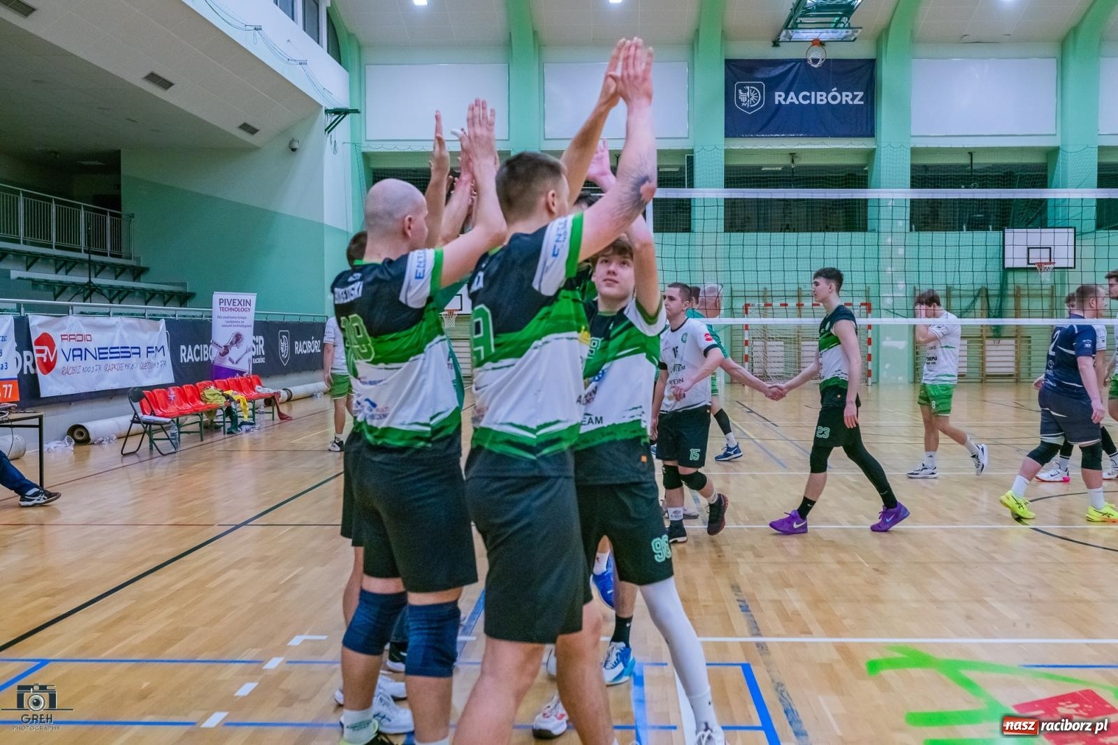 Zdjęcie w galerii na portalu naszraciborz.pl: Z perypetiami, ale za trzy punkty. KS Racibórz nadal w grze [FOTO] wiadomości z regionu