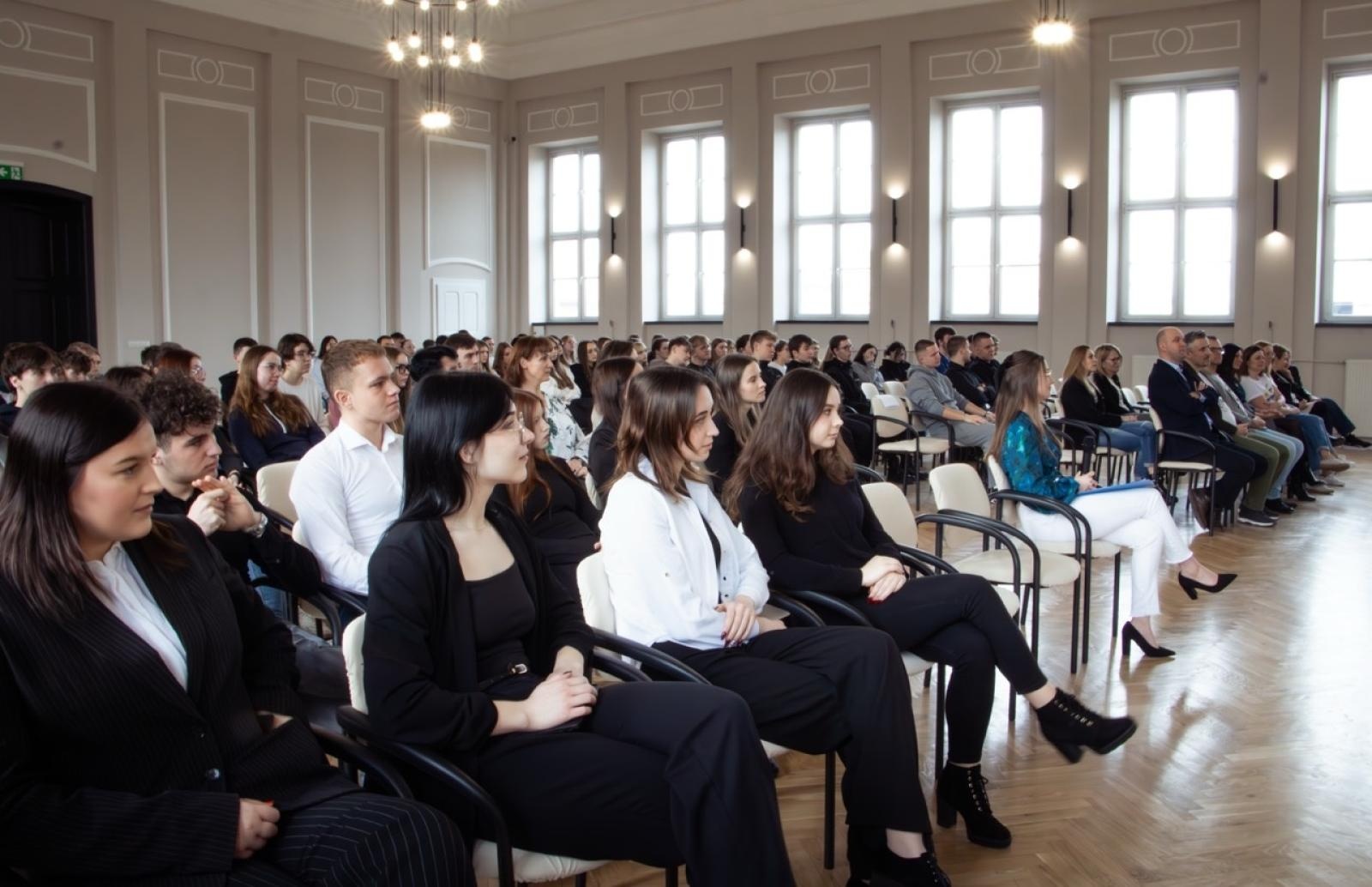 Zdjęcie w galerii na portalu naszraciborz.pl: Europejskie podróże Ekonomika. Podsumowanie projektów edukacyjnych wiadomości z regionu