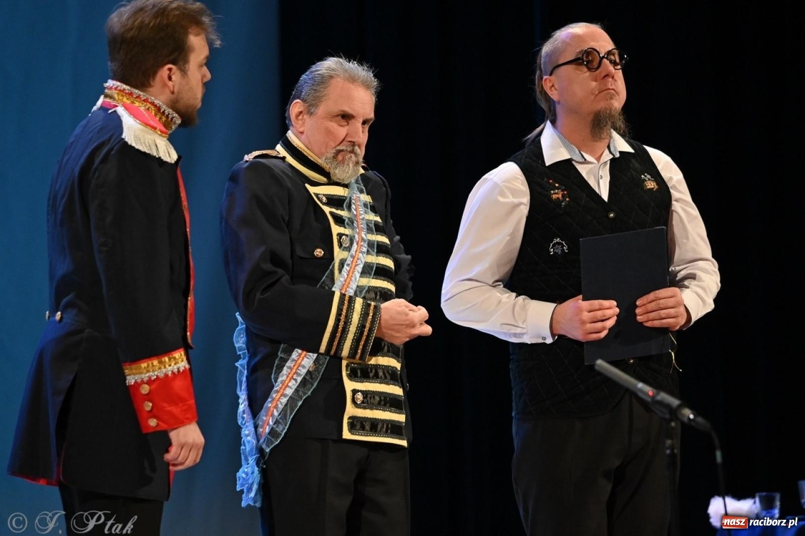 Zdjęcie w galerii na portalu naszraciborz.pl: Wesoła wdówka oczarowała publiczność w Raciborskim Centrum Kultury wiadomości z regionu