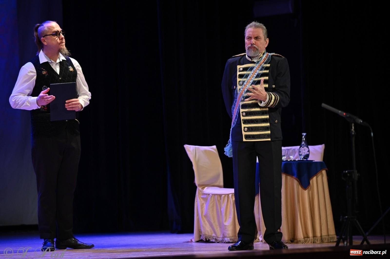 Zdjęcie w galerii na portalu naszraciborz.pl: Wesoła wdówka oczarowała publiczność w Raciborskim Centrum Kultury wiadomości z regionu