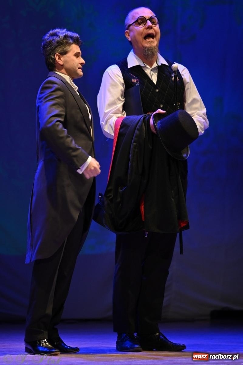 Zdjęcie w galerii na portalu naszraciborz.pl: Wesoła wdówka oczarowała publiczność w Raciborskim Centrum Kultury wiadomości z regionu