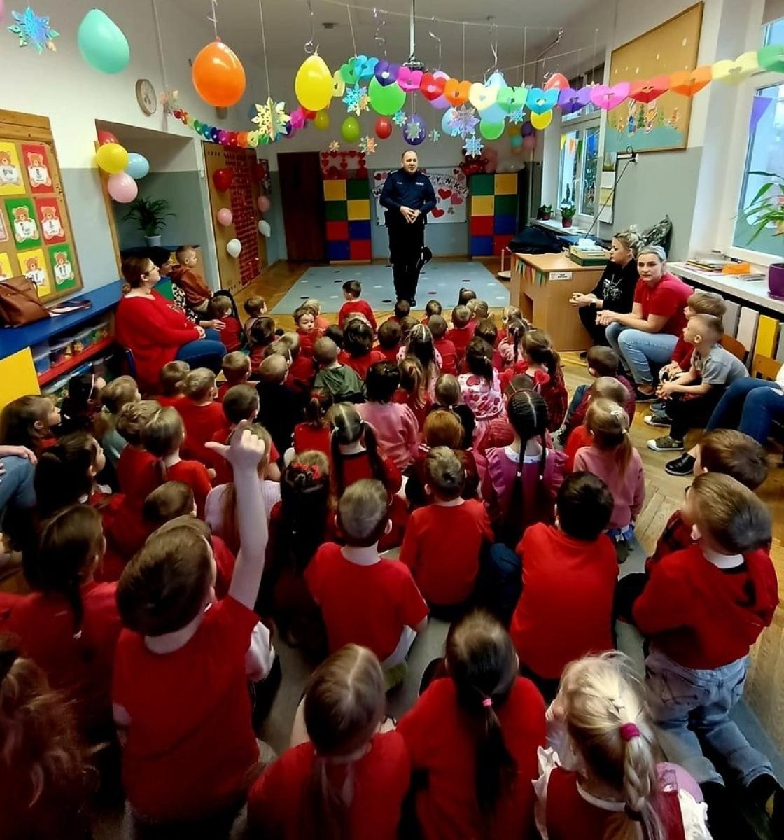 Zdjęcie w galerii na portalu naszraciborz.pl: Przedszkolne Walentynki z policjantem wiadomości z regionu