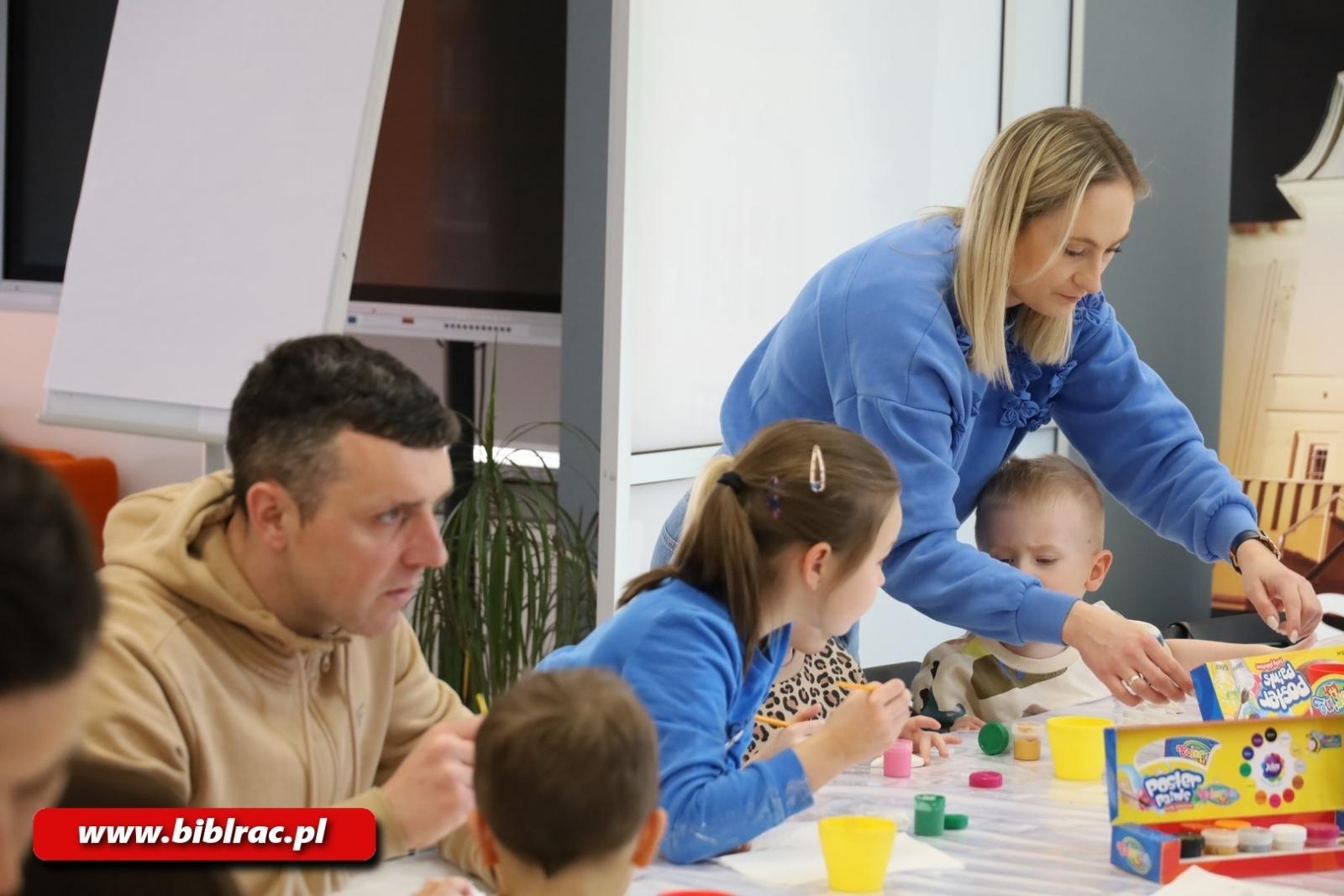 Zdjęcie w galerii na portalu naszraciborz.pl: Klub Ojca w bibliotece na dobry początek ferii zimowych wiadomości z regionu